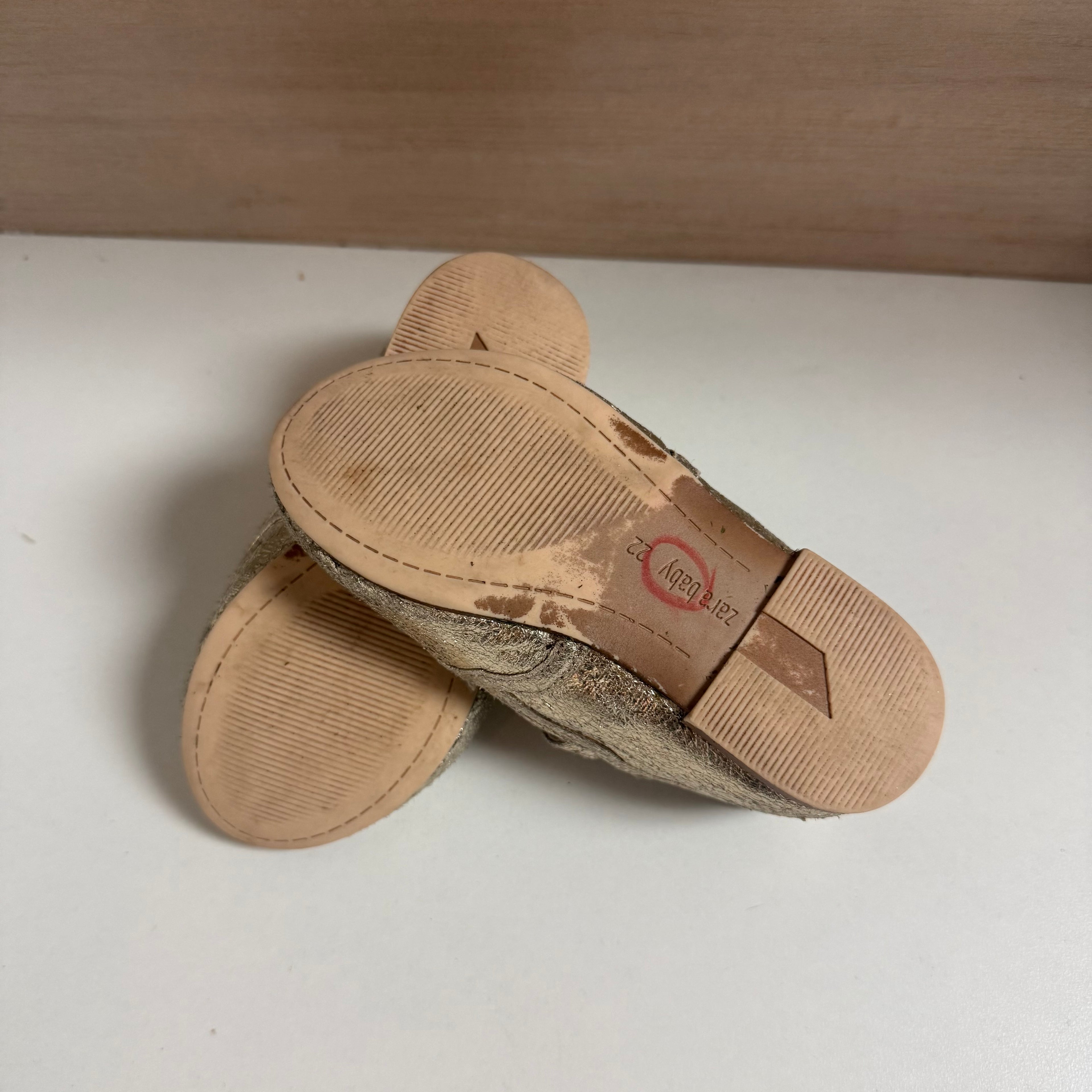 zara gold mary janes 22 euro