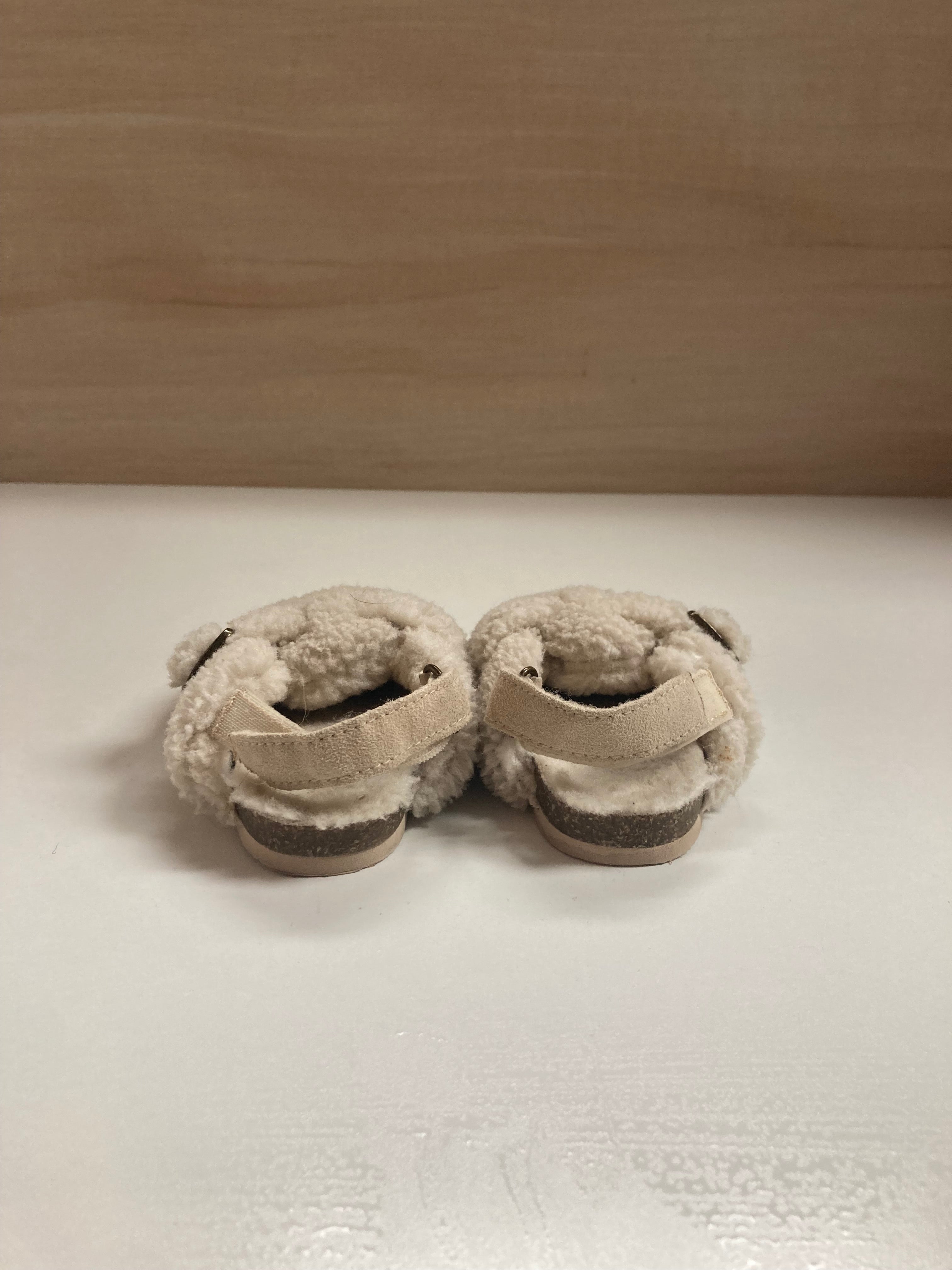 baby gap shearling clogs 12-18M