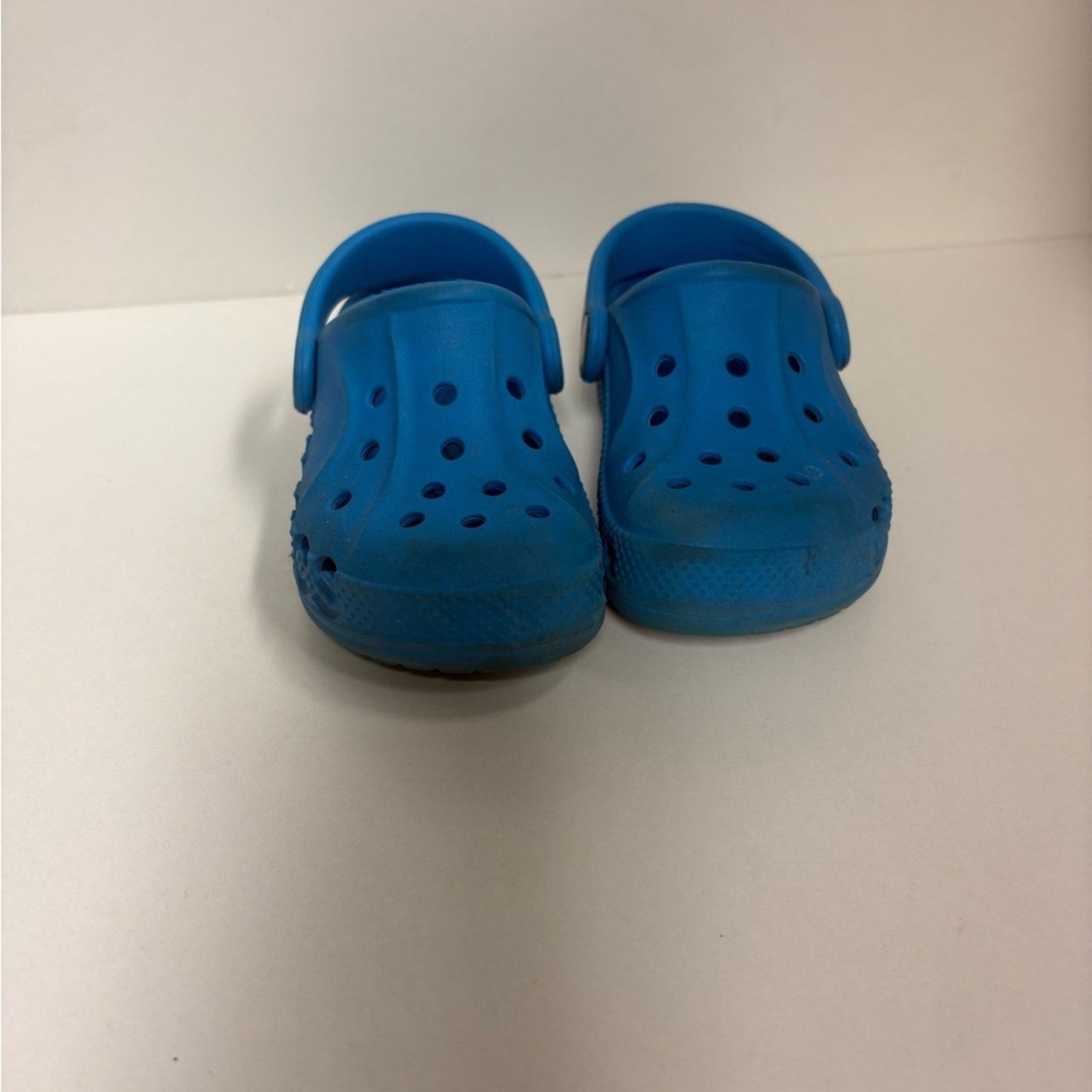 crocs boys' blue shoes 8c
