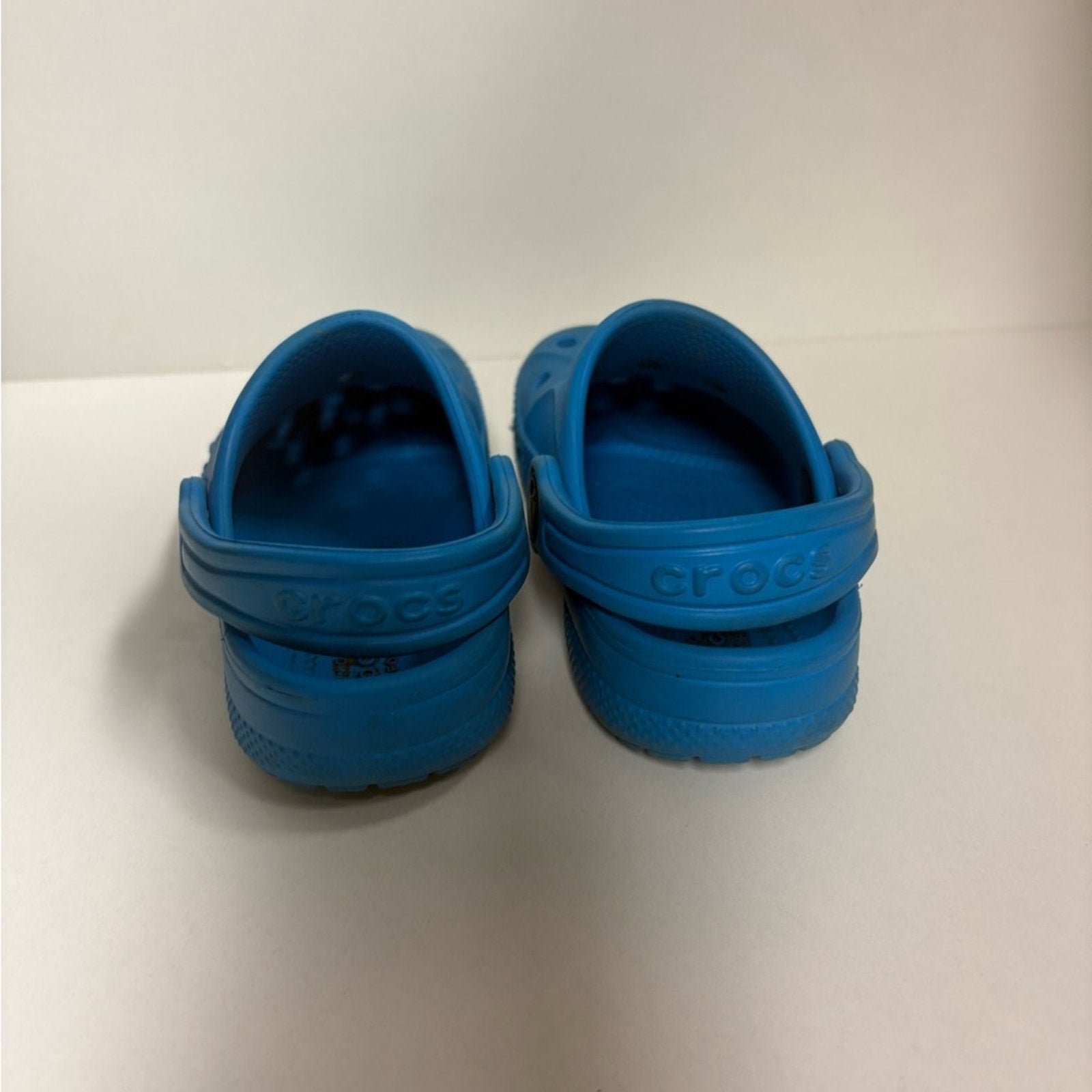 crocs boys' blue shoes 8c