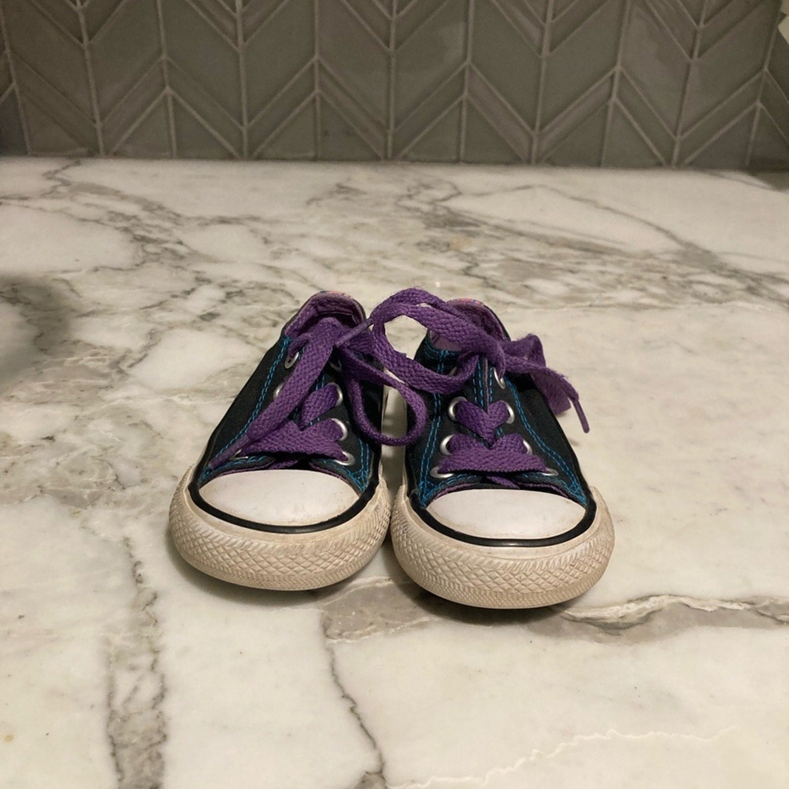 converse gender neutral blue sneakers 4c