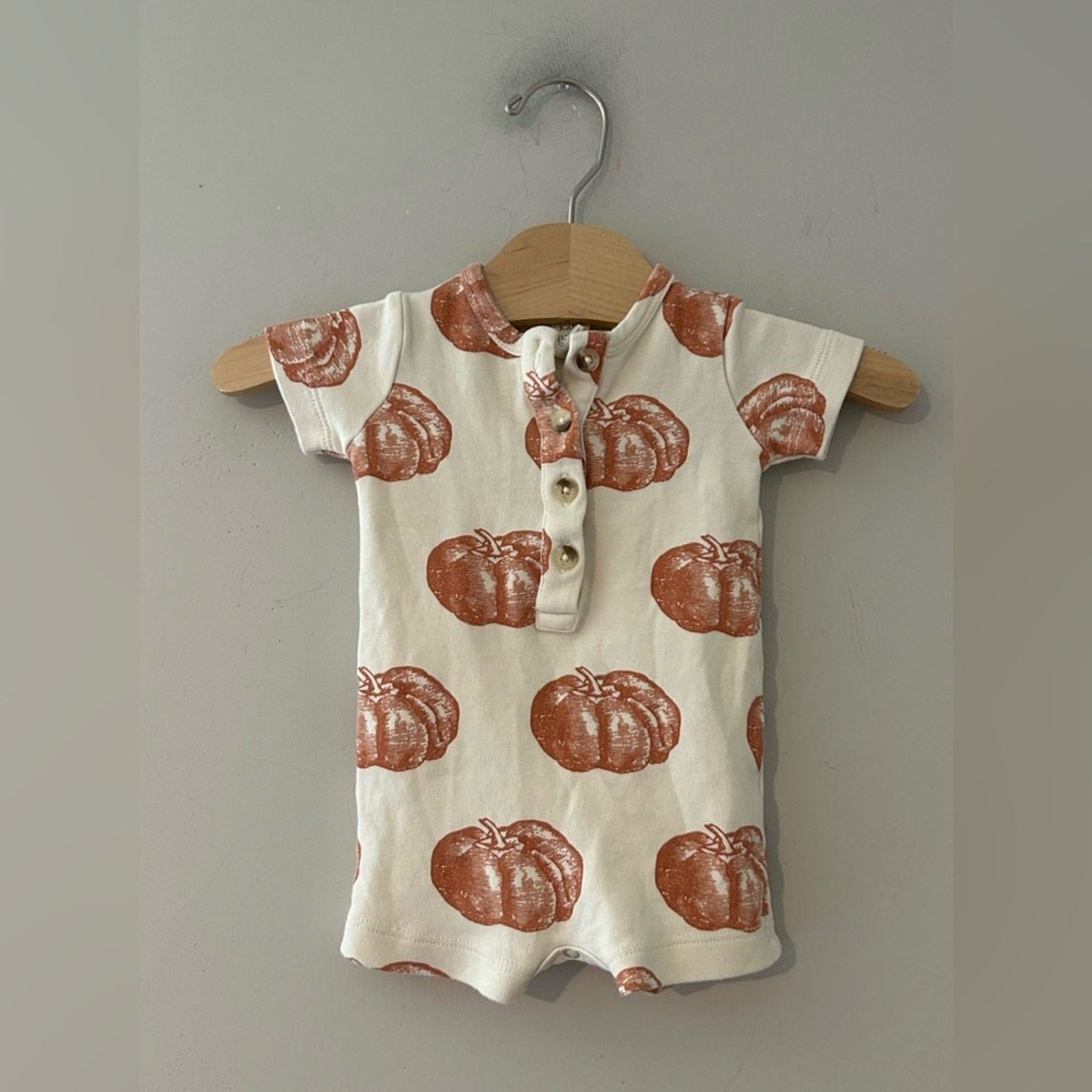 kate quinn pumpkin romper / shortie 0-3M