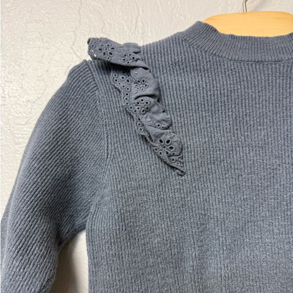 zara gray knit eyelet top 2-3Y