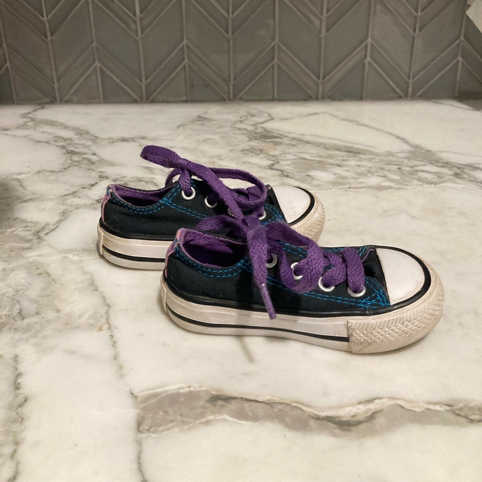 converse gender neutral blue sneakers 4c