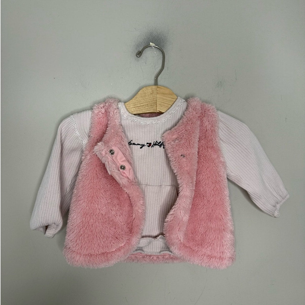 tommy hilfiger girls' set carter's vest 18M
