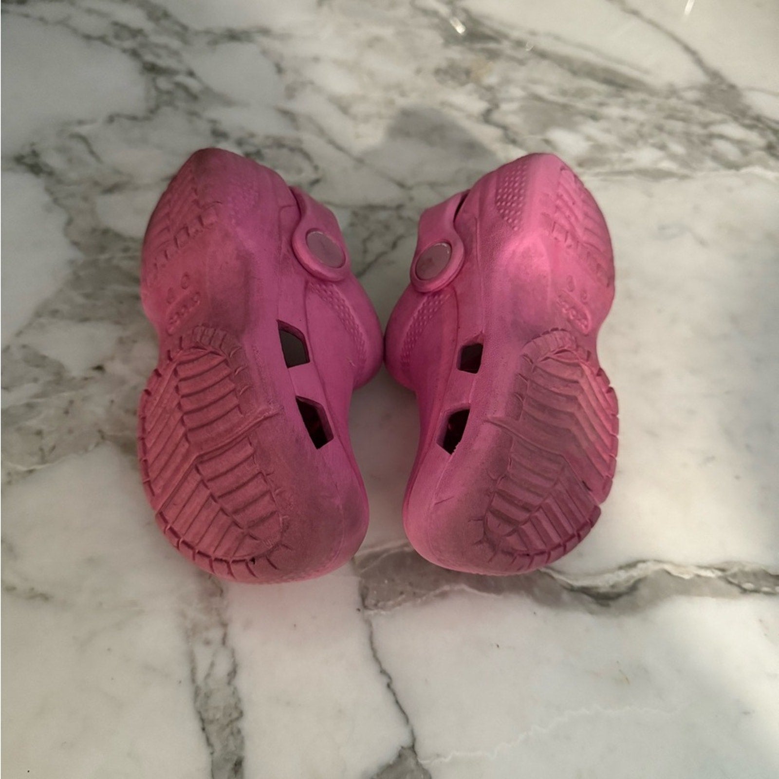 crocs girls' hot pink shoes 7c