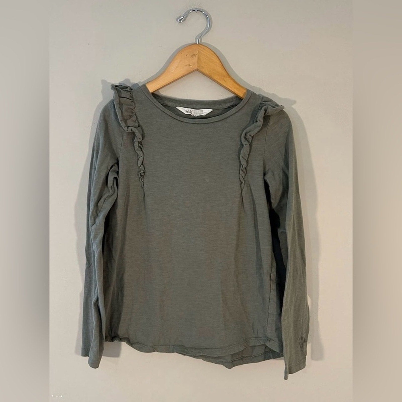 h&m girls' green long-sleeve tee 8-10Y