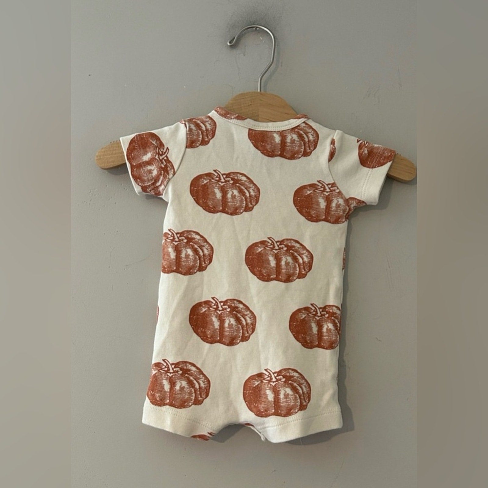 kate quinn pumpkin romper / shortie 0-3M