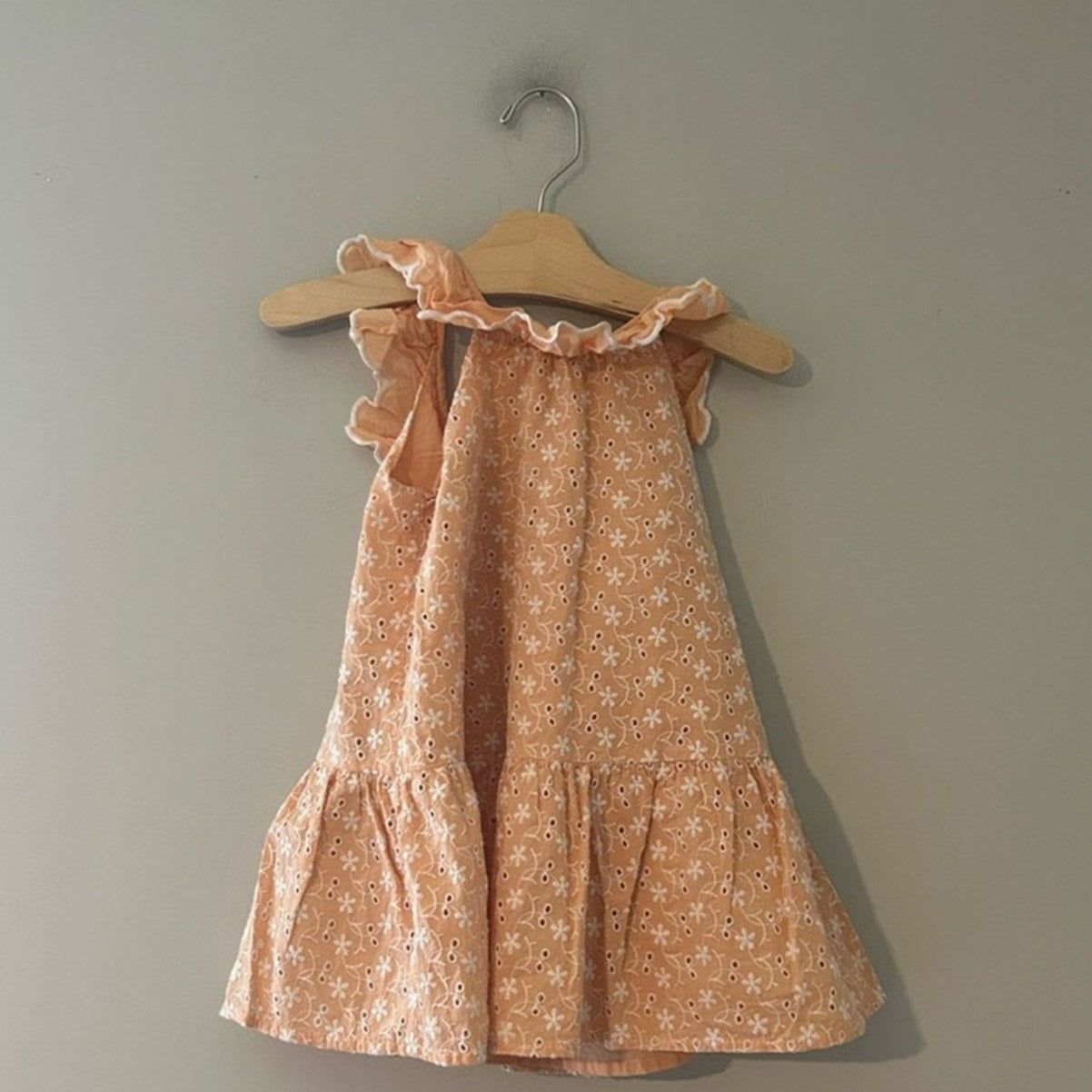 zara peach eyelet dress 3-4Y