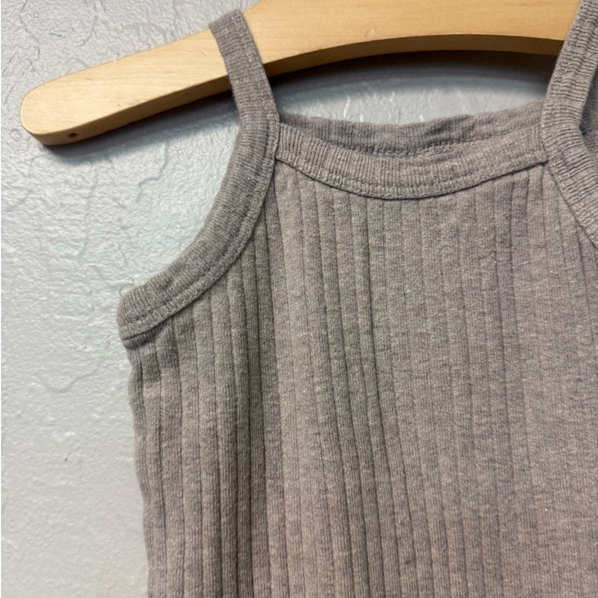 kate quinn neutral organic cotton singlet 6-12M