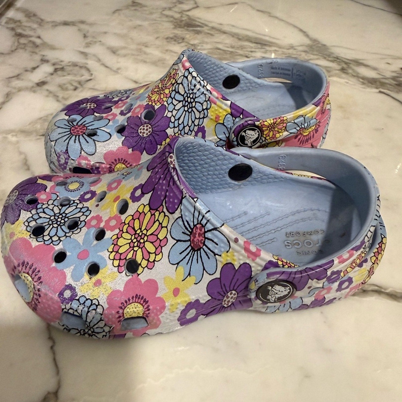 crocs girls' floral shoes 11c