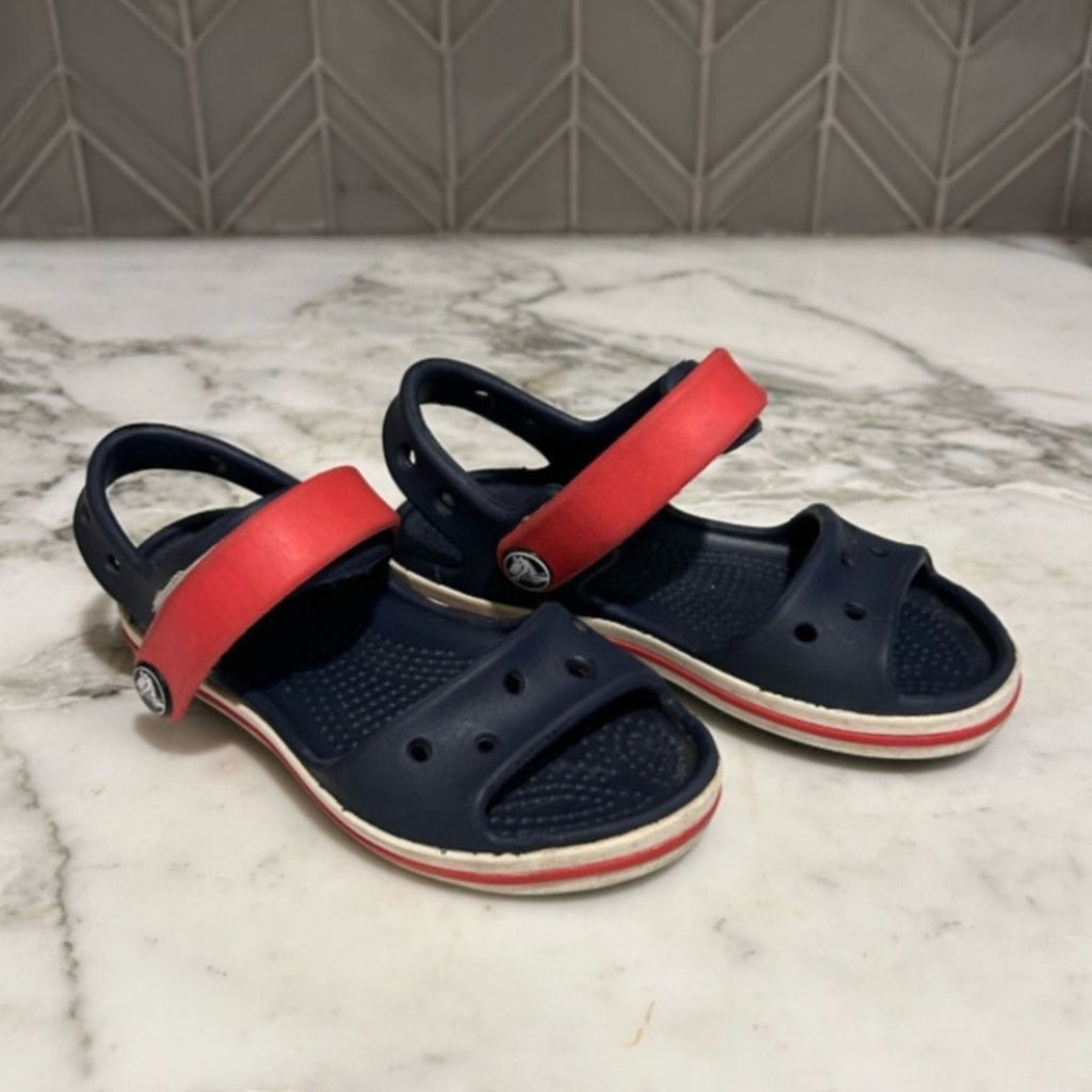 crocs boys' navy red sandals 7c