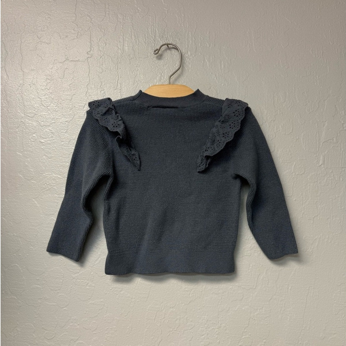 zara gray knit eyelet top 2-3Y