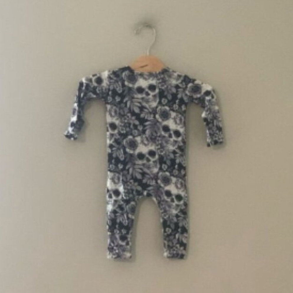 bums & roses skulls roses footie 0-3M