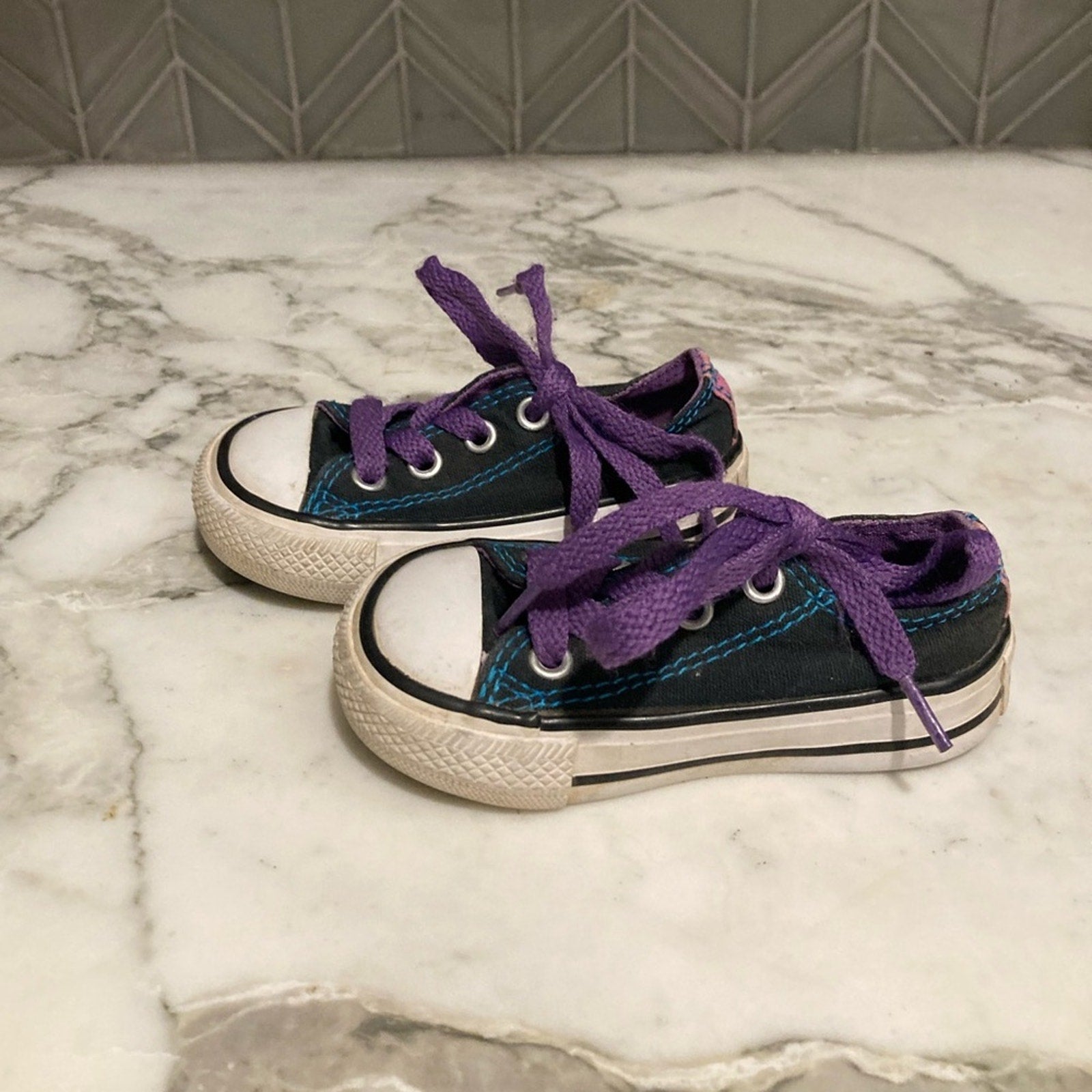 converse gender neutral blue sneakers 4c