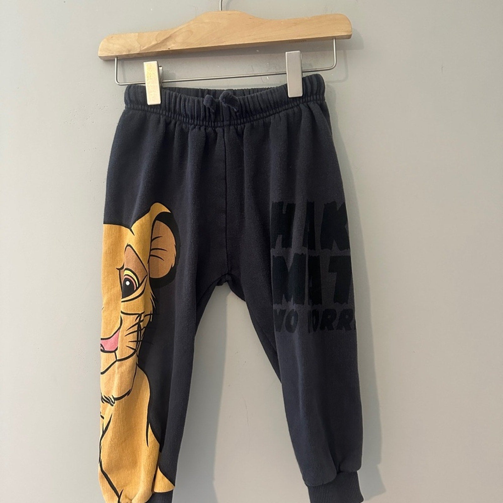 zara  x disney black sweatpants the lion king 3-4Y