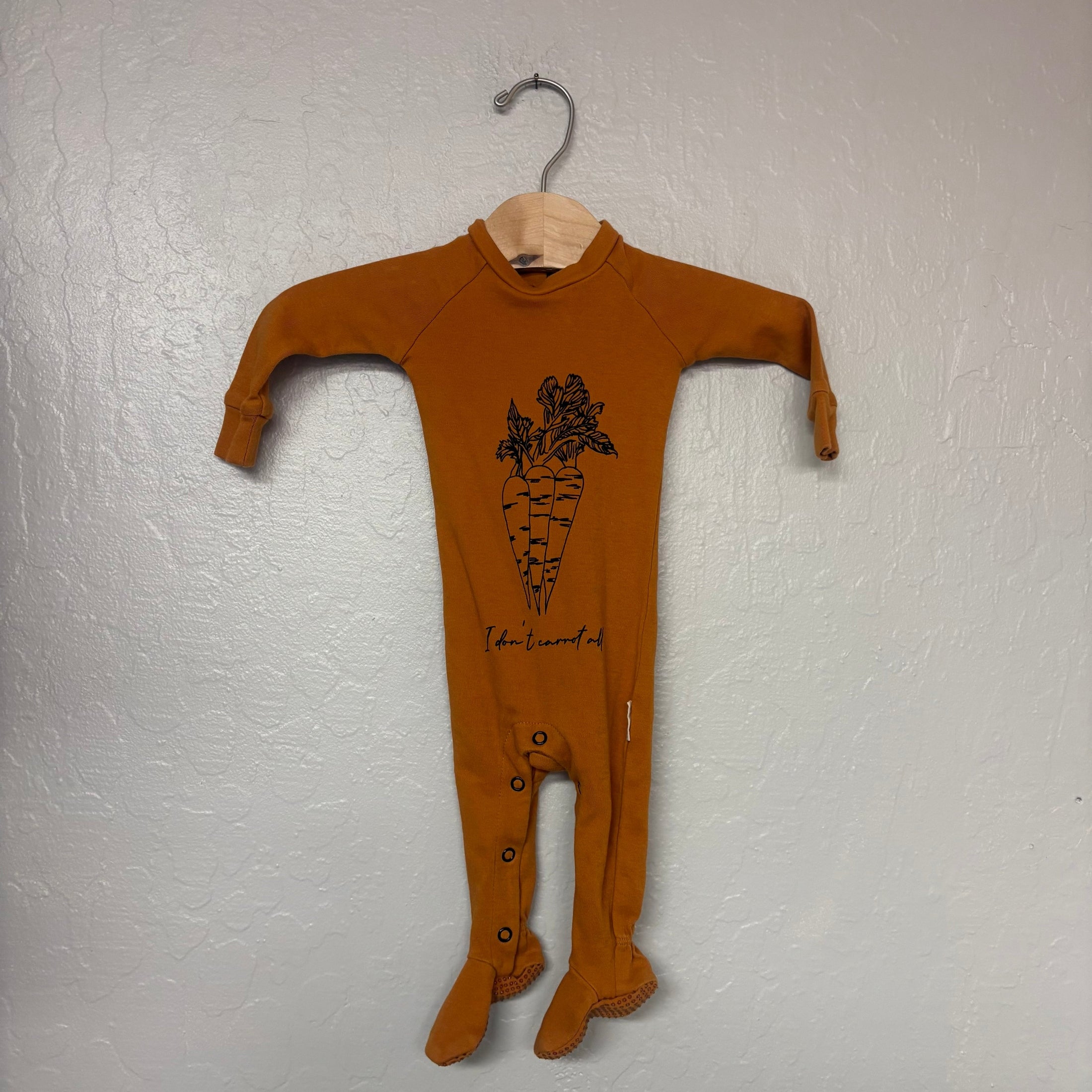 l’oved baby orange sleeper with carrot 3-6M