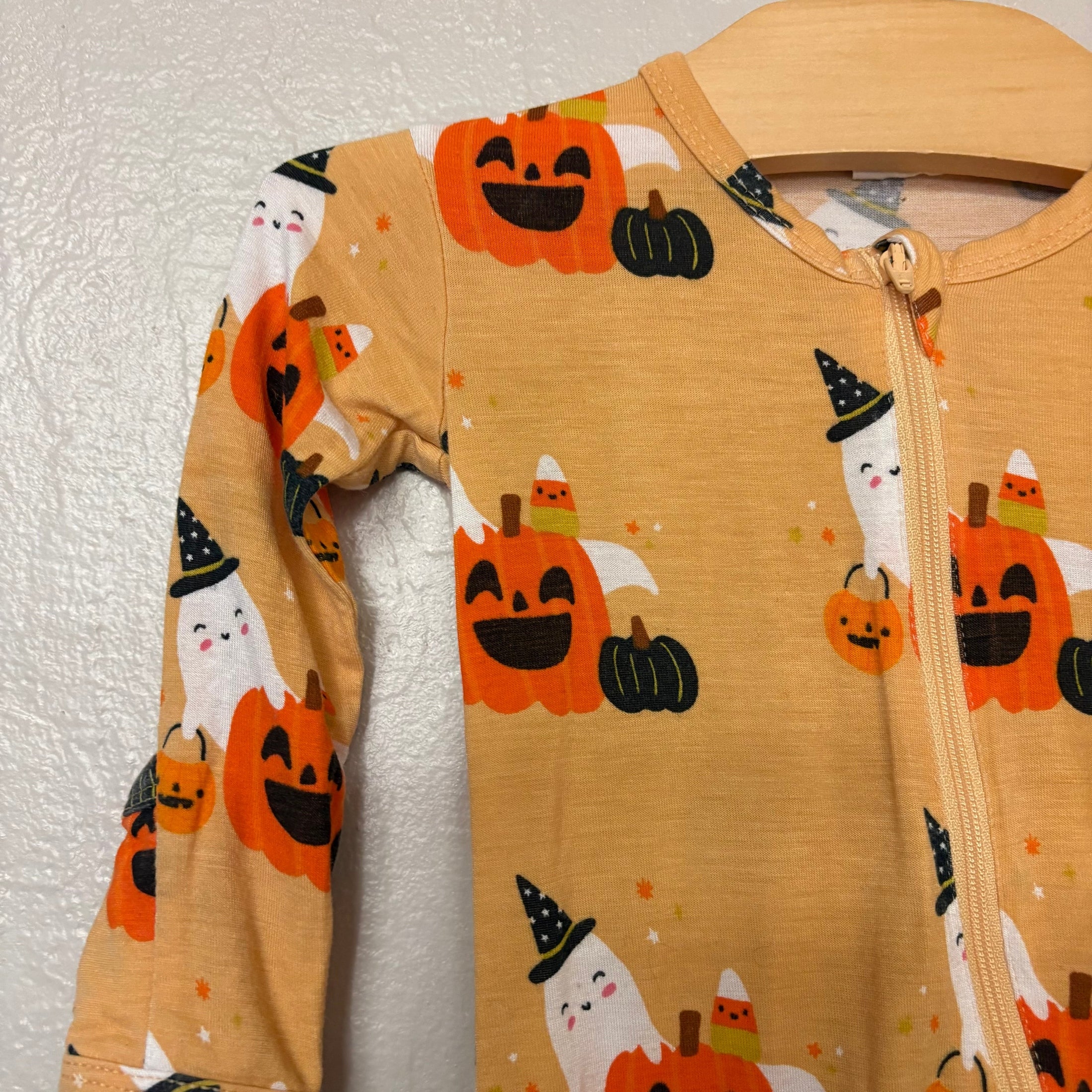 spearmintLOVE boys' halloween footie 6-9M