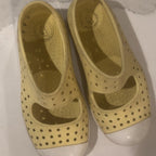 native yellow shoes c10