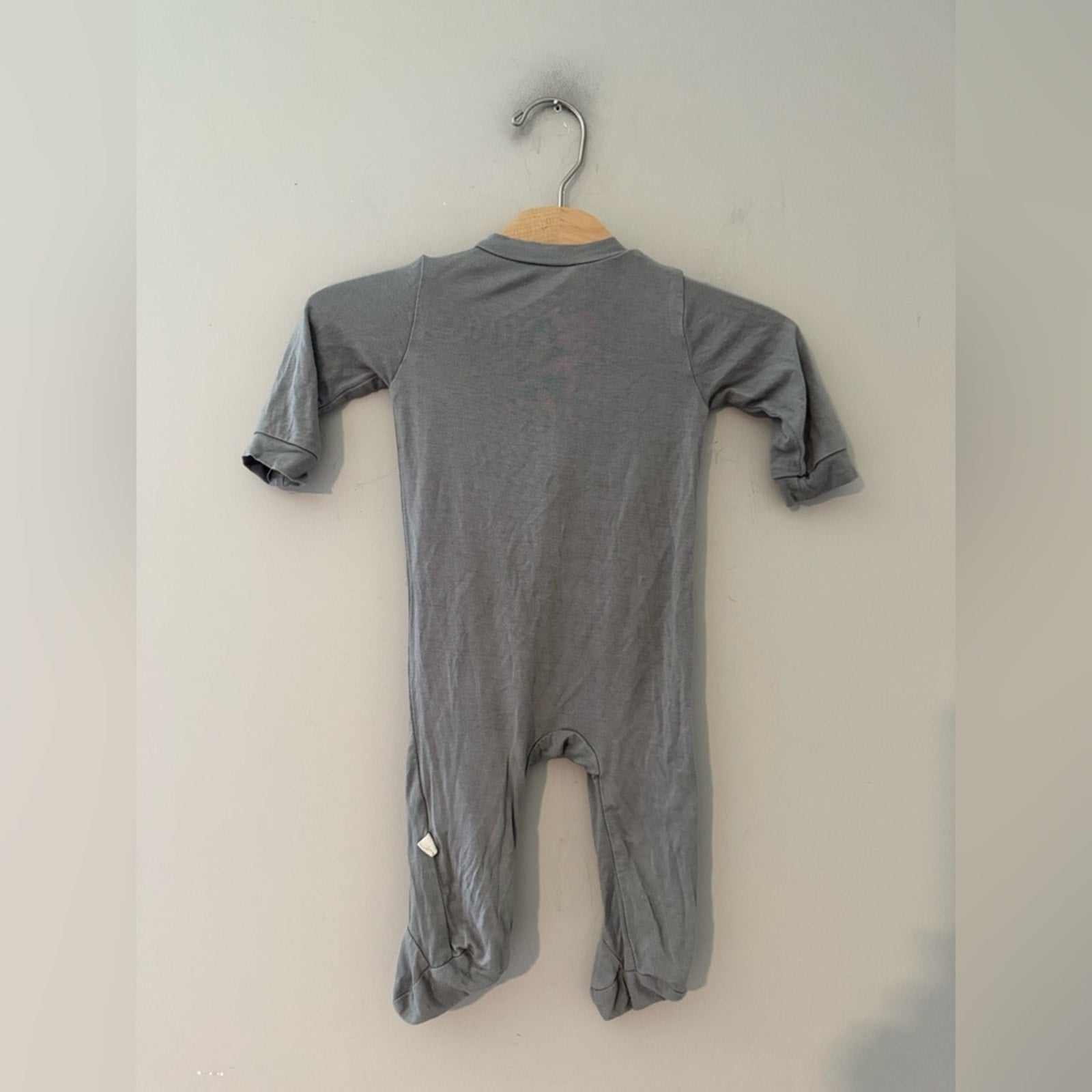 milkberry gray bamboo footie 0-3M