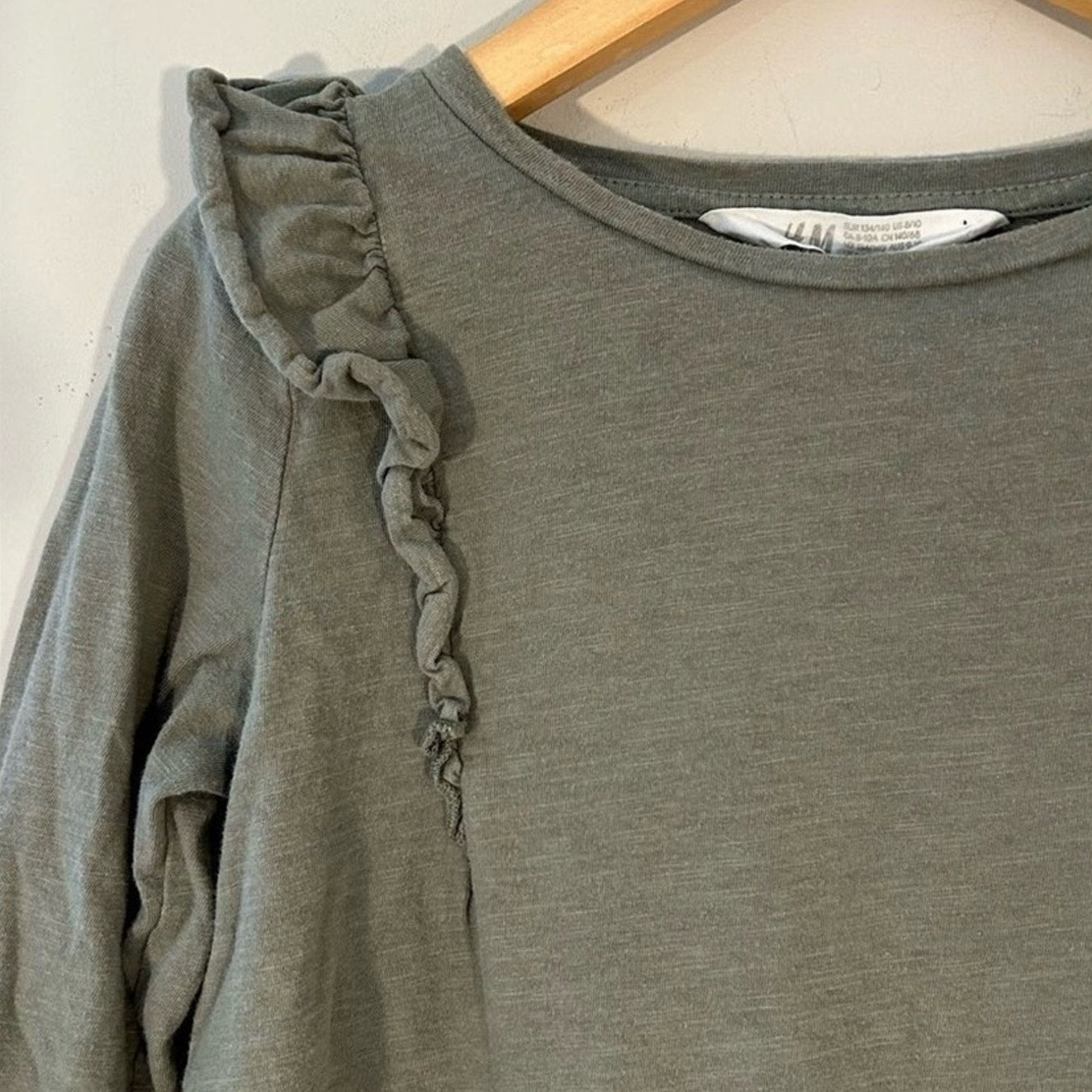 h&m girls' green long-sleeve tee 8-10Y