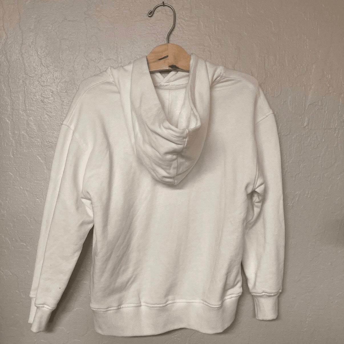 zara boys’ white garfield hoodie