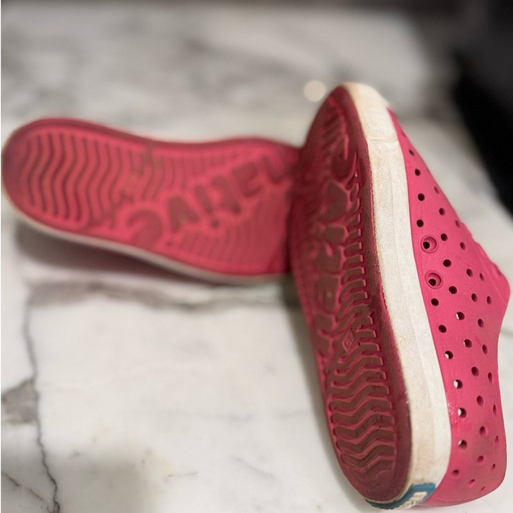 native water shoes dark pink 9c