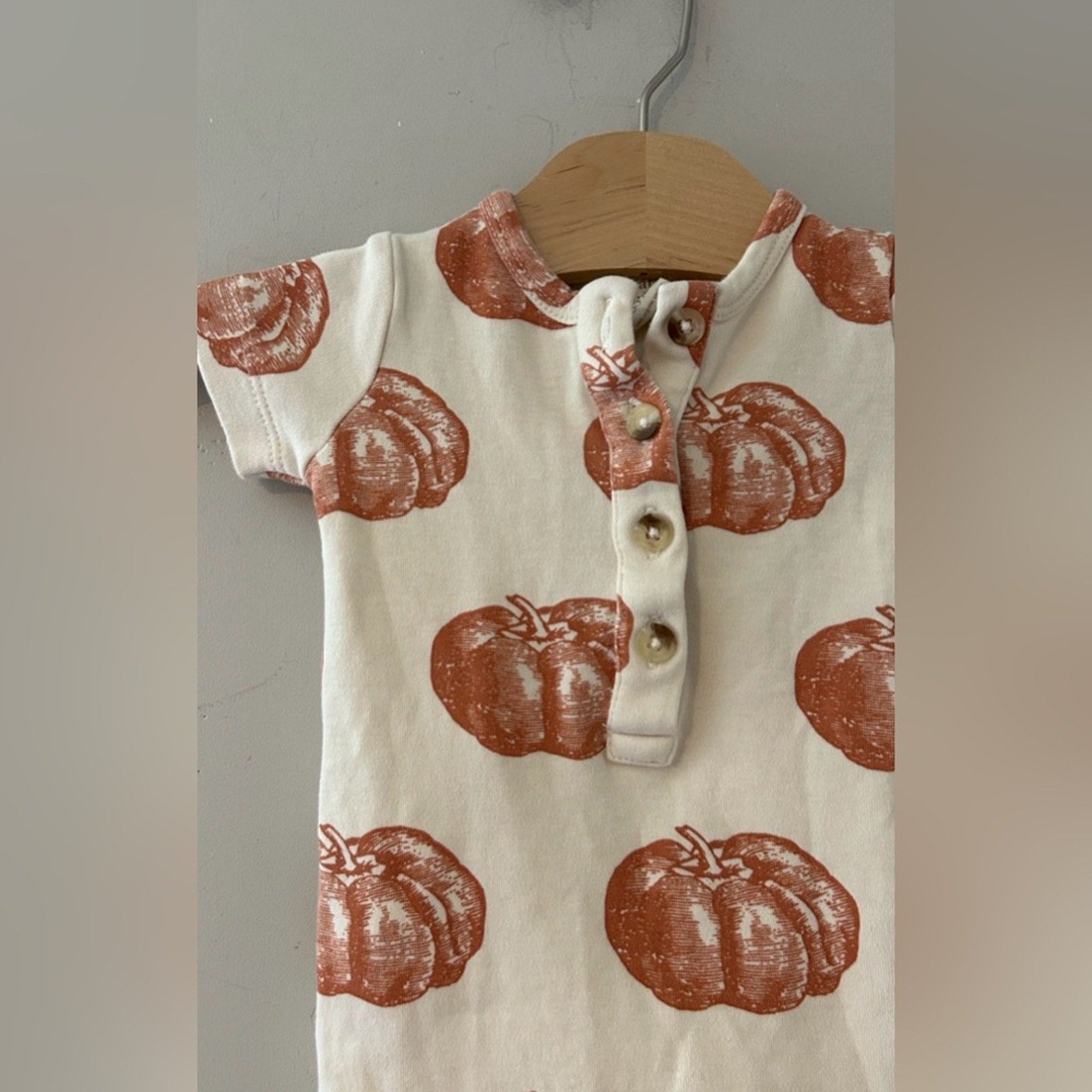 kate quinn pumpkin romper / shortie 0-3M