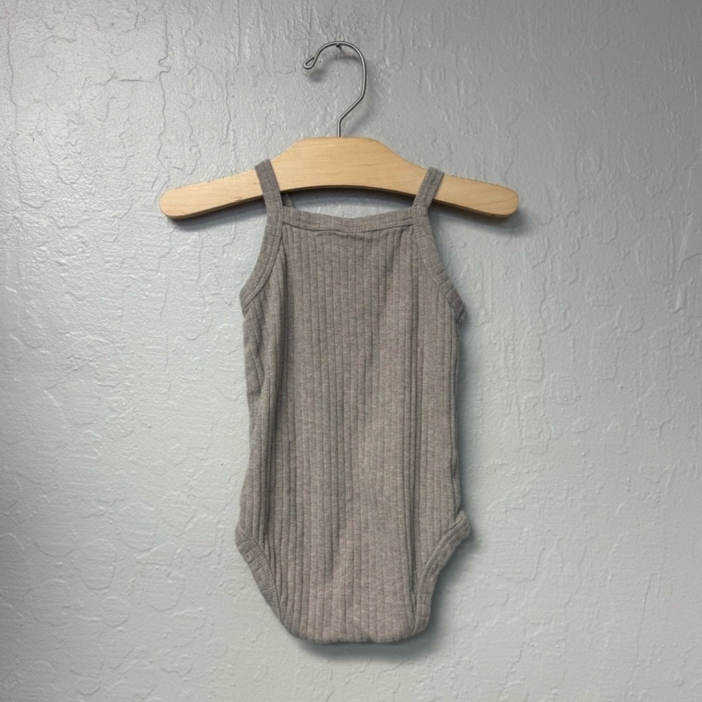 kate quinn neutral organic cotton singlet 6-12M
