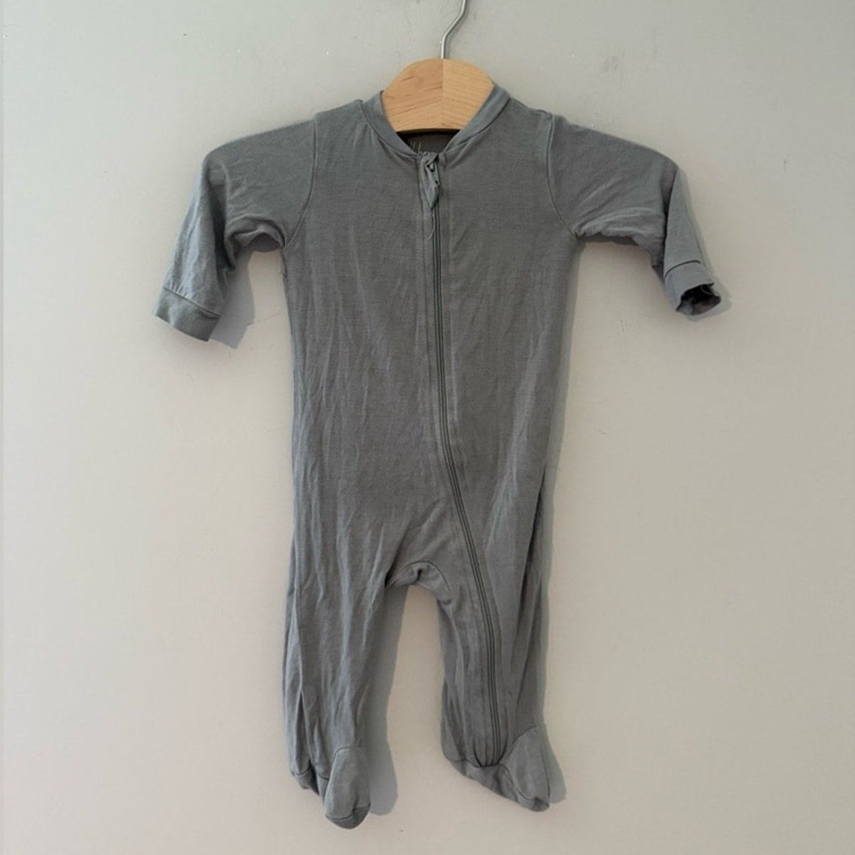 milkberry gray bamboo footie 0-3M