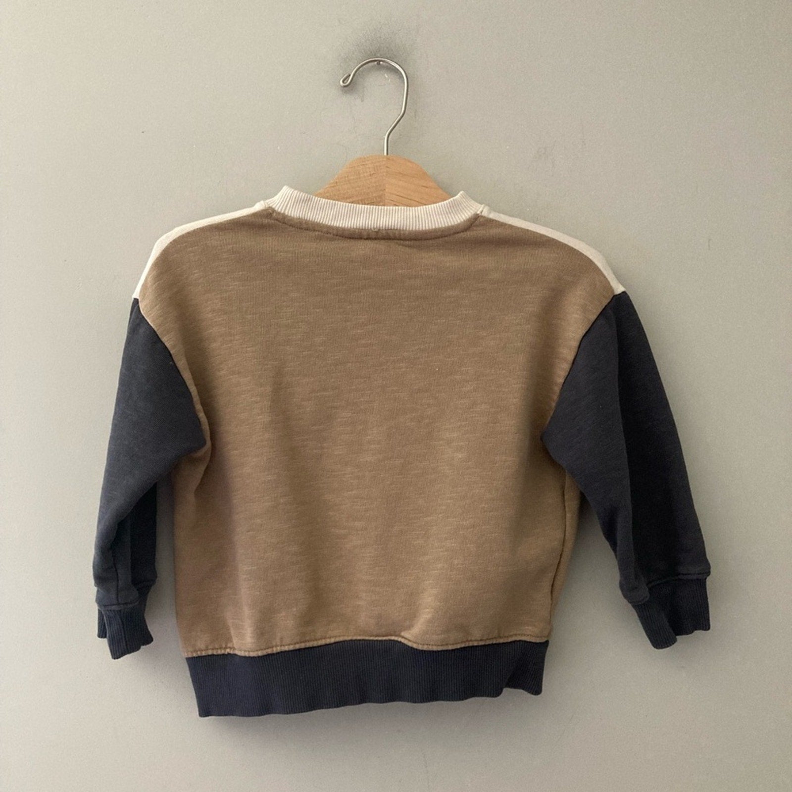 zara boys' colorblock sweatshirt 3-4Y