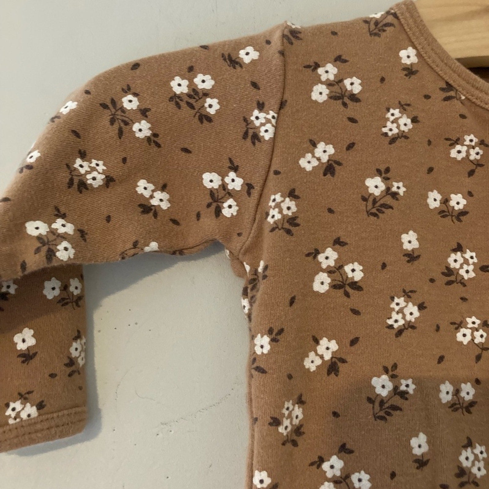 quincy mae girls' tan floral footie 6-12M