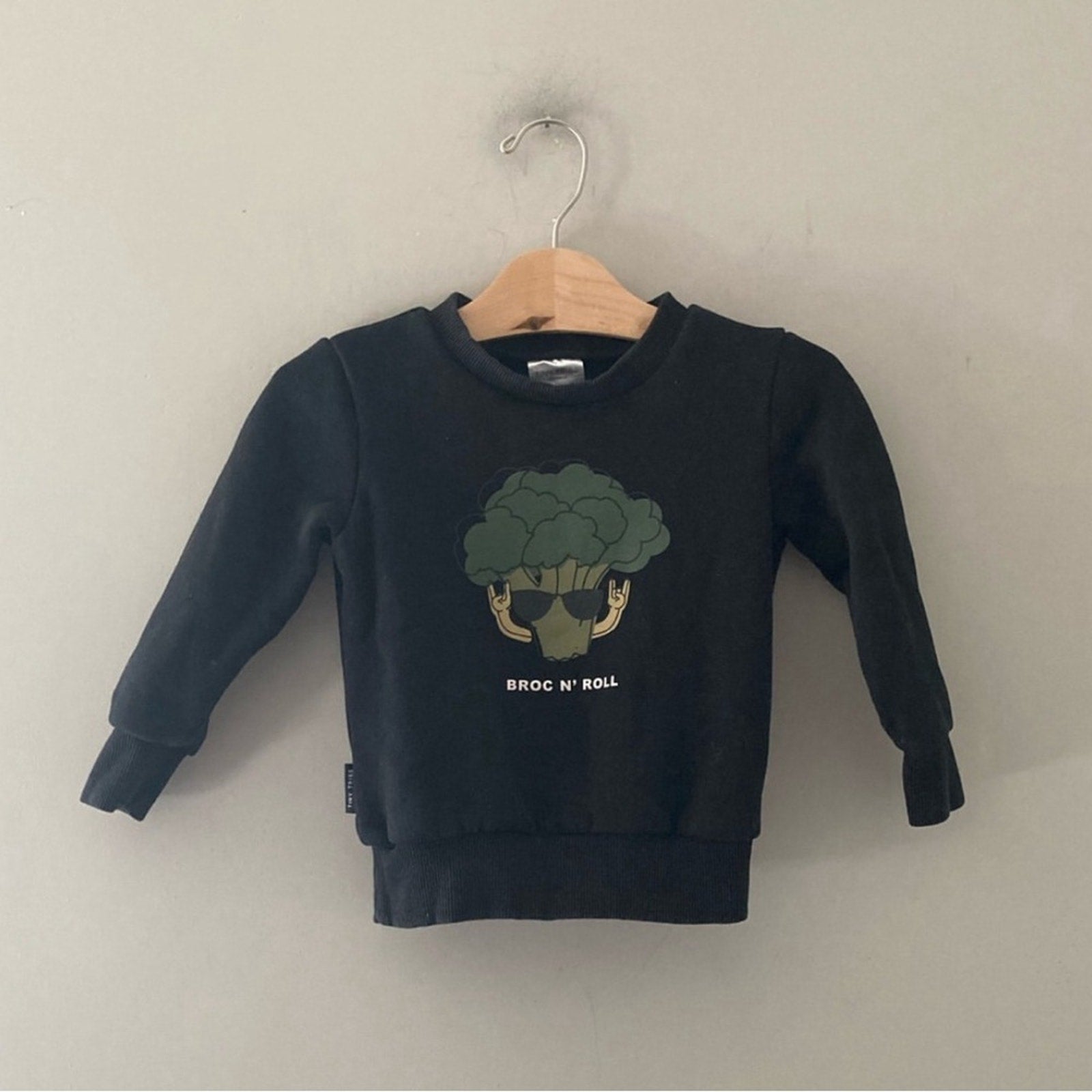 tiny tribe broccoli sweatshirt 3Y
