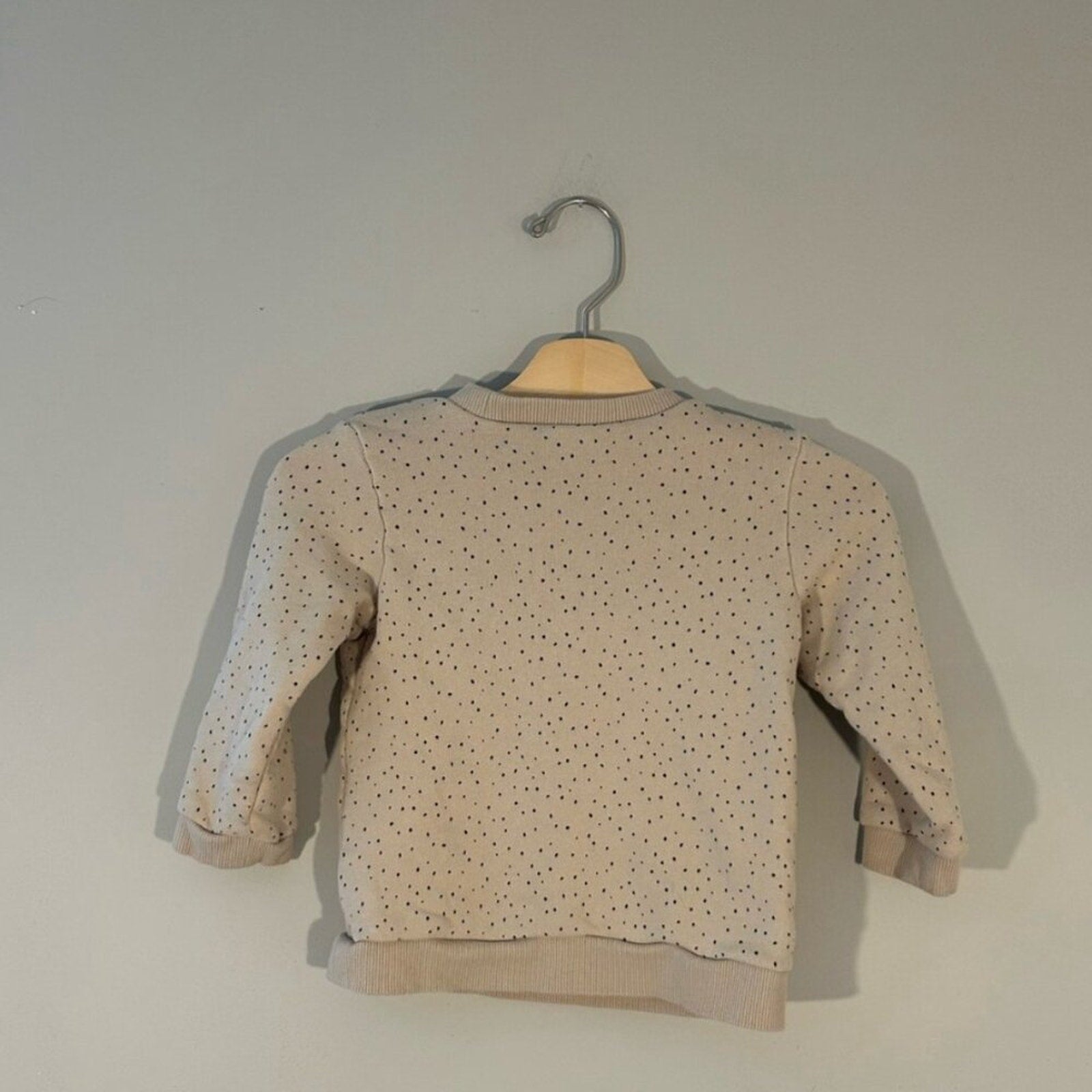 h&m beige dot sweatshirt 2T