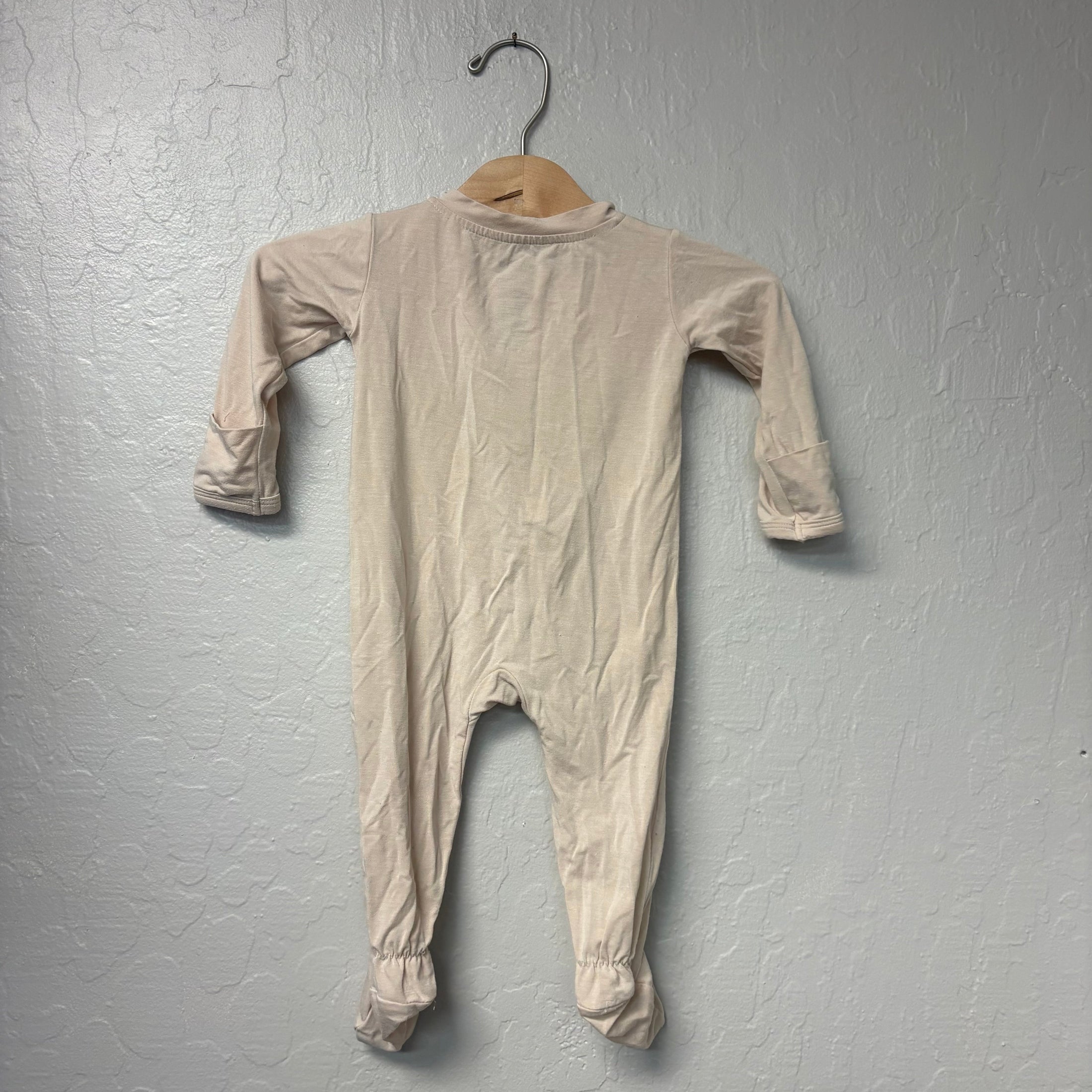 wildbird soft beige footie 3-6M