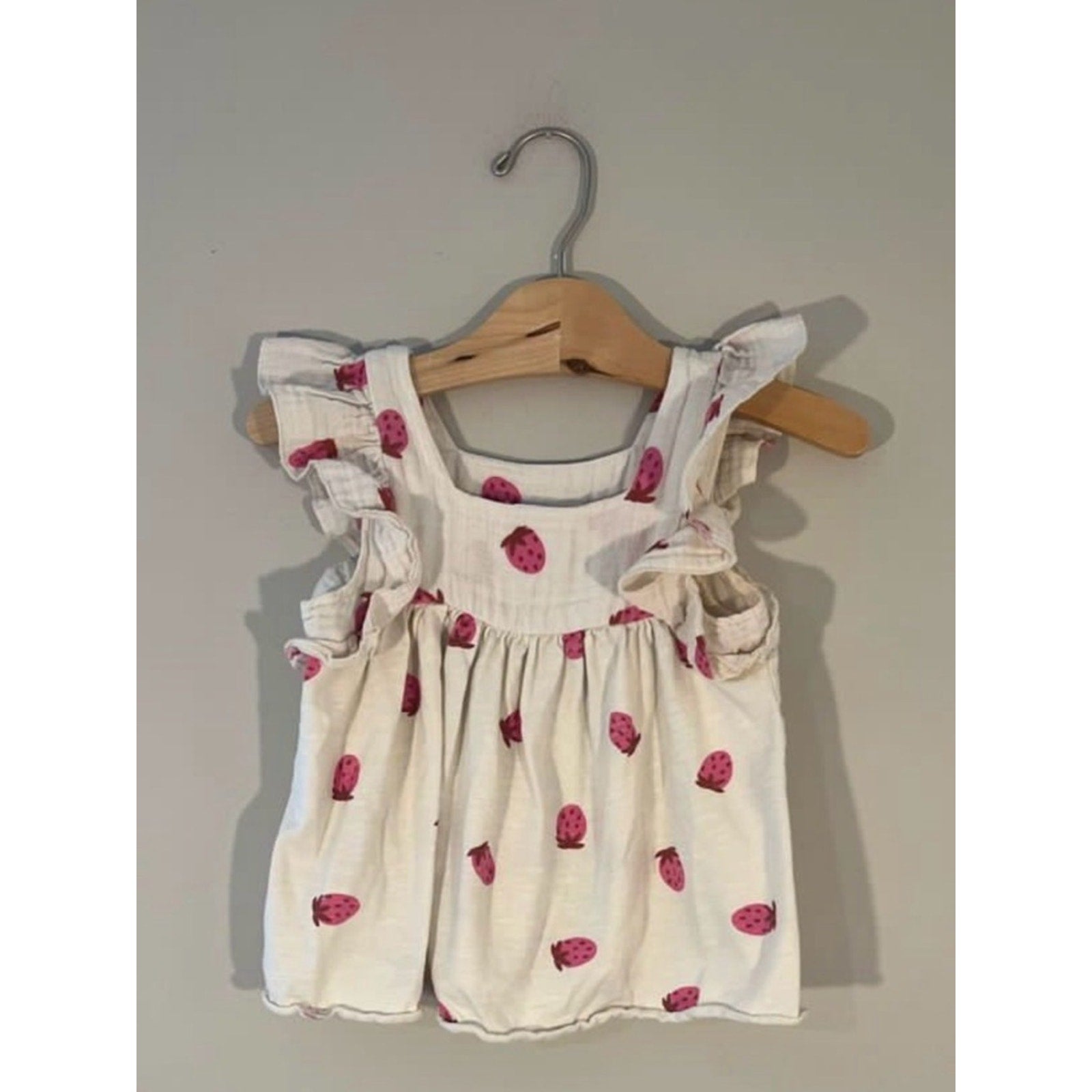 zara girls' strawberry top 4-5Y