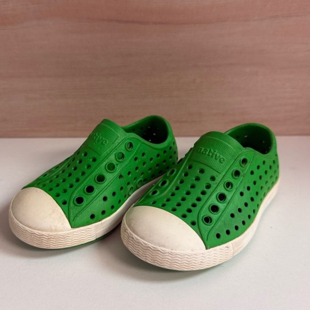 native boys' green water shoes 5c