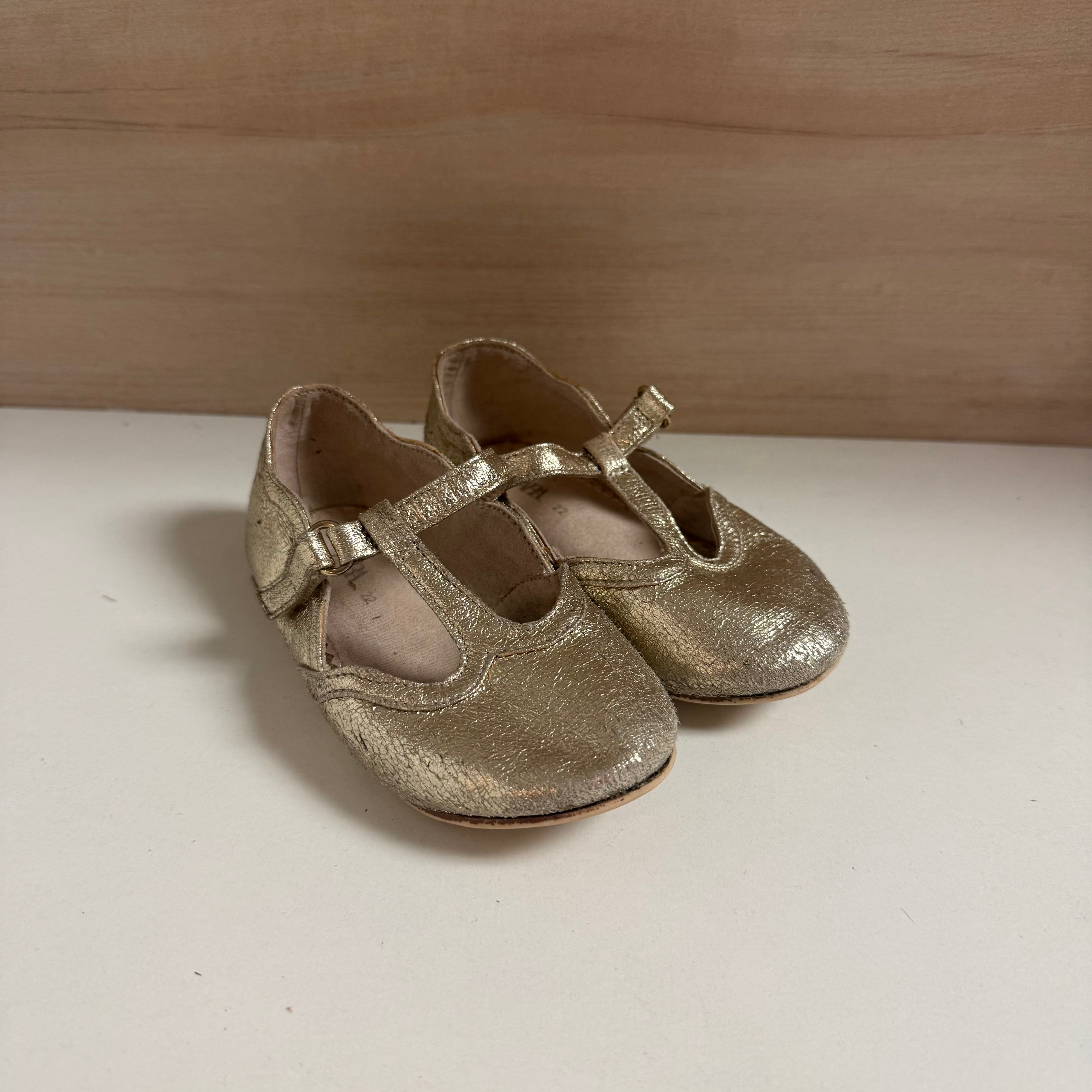 zara gold mary janes 22 euro