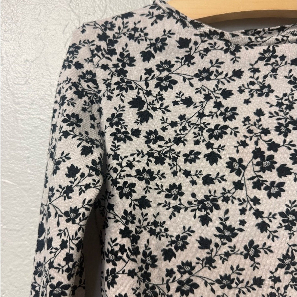 zara cream long-sleeve floral tee 7Y