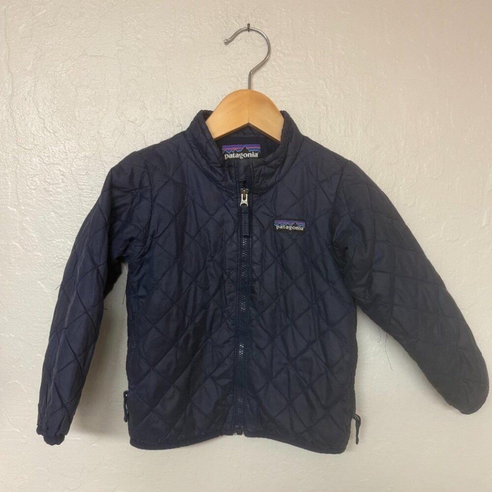 patagonia navy puffer jacket 2Y