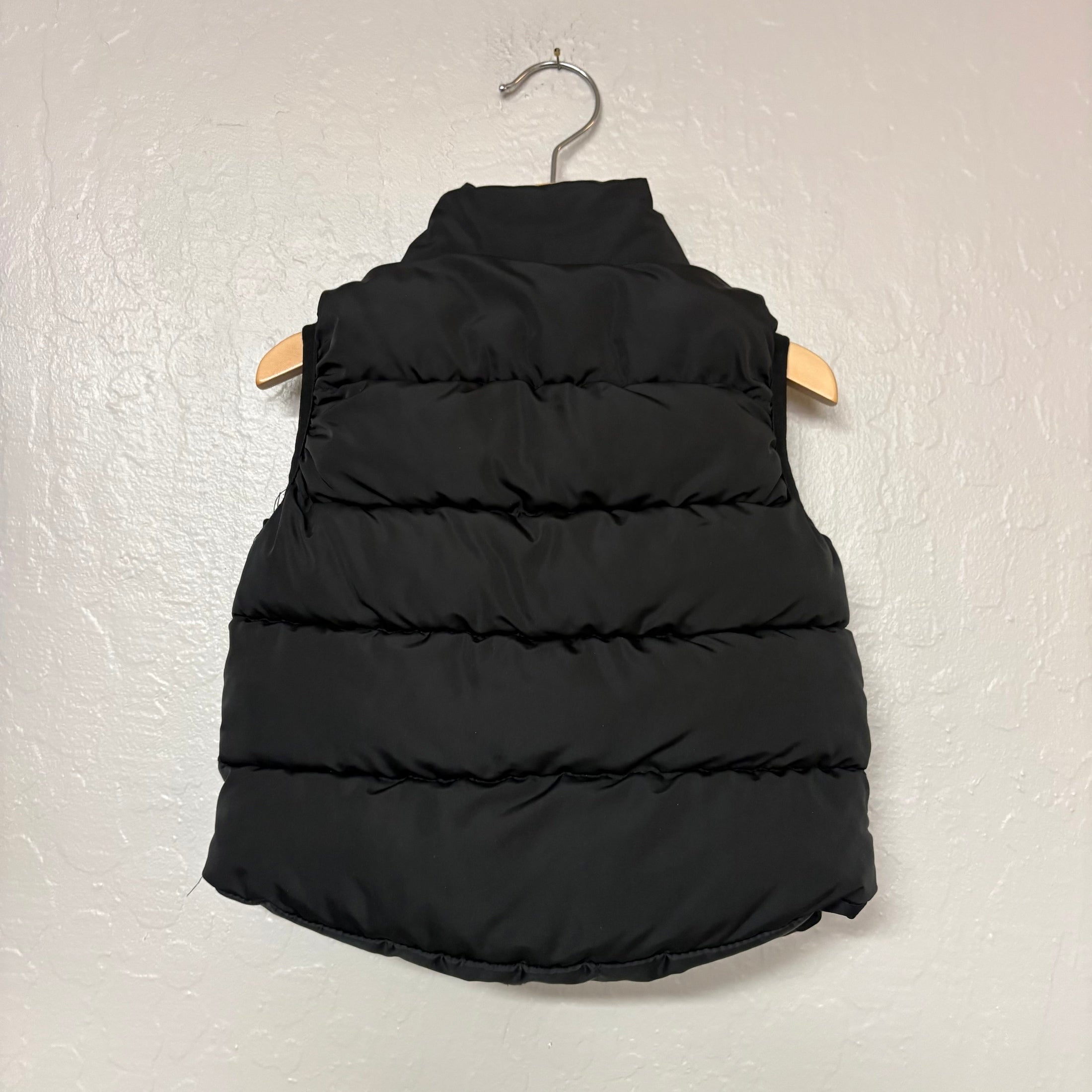little bipsy boys black puffer vest 18-24M