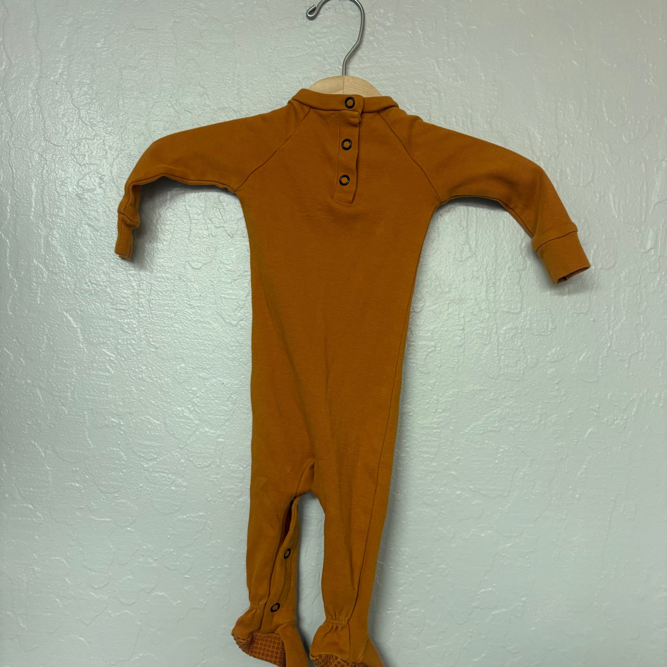 l’oved baby orange sleeper with carrot 3-6M