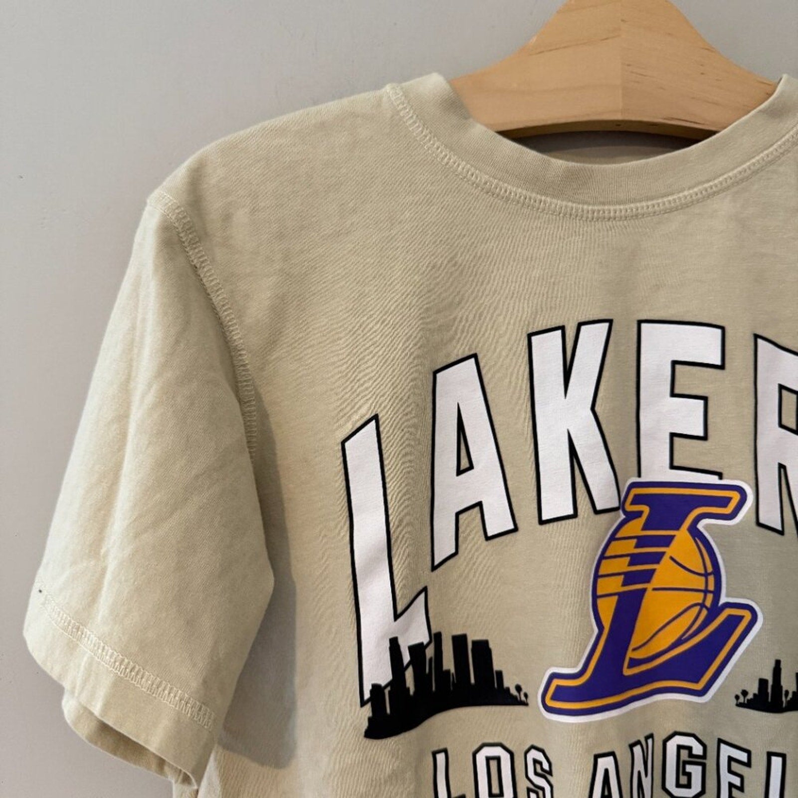 zara cream lakers t shirt 8-9Y