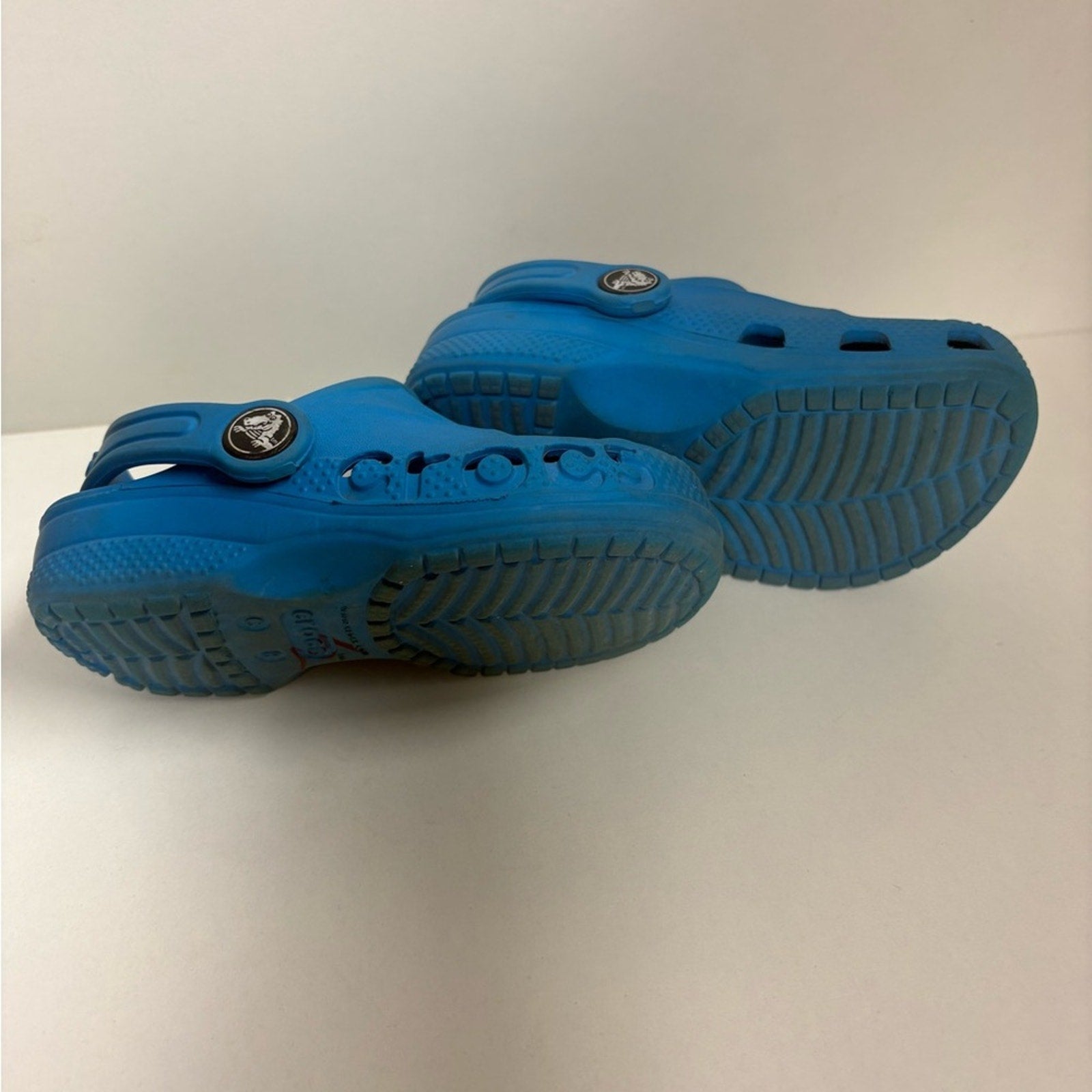 crocs boys' blue shoes 8c