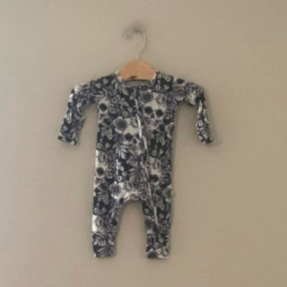 bums & roses skulls roses footie 0-3M