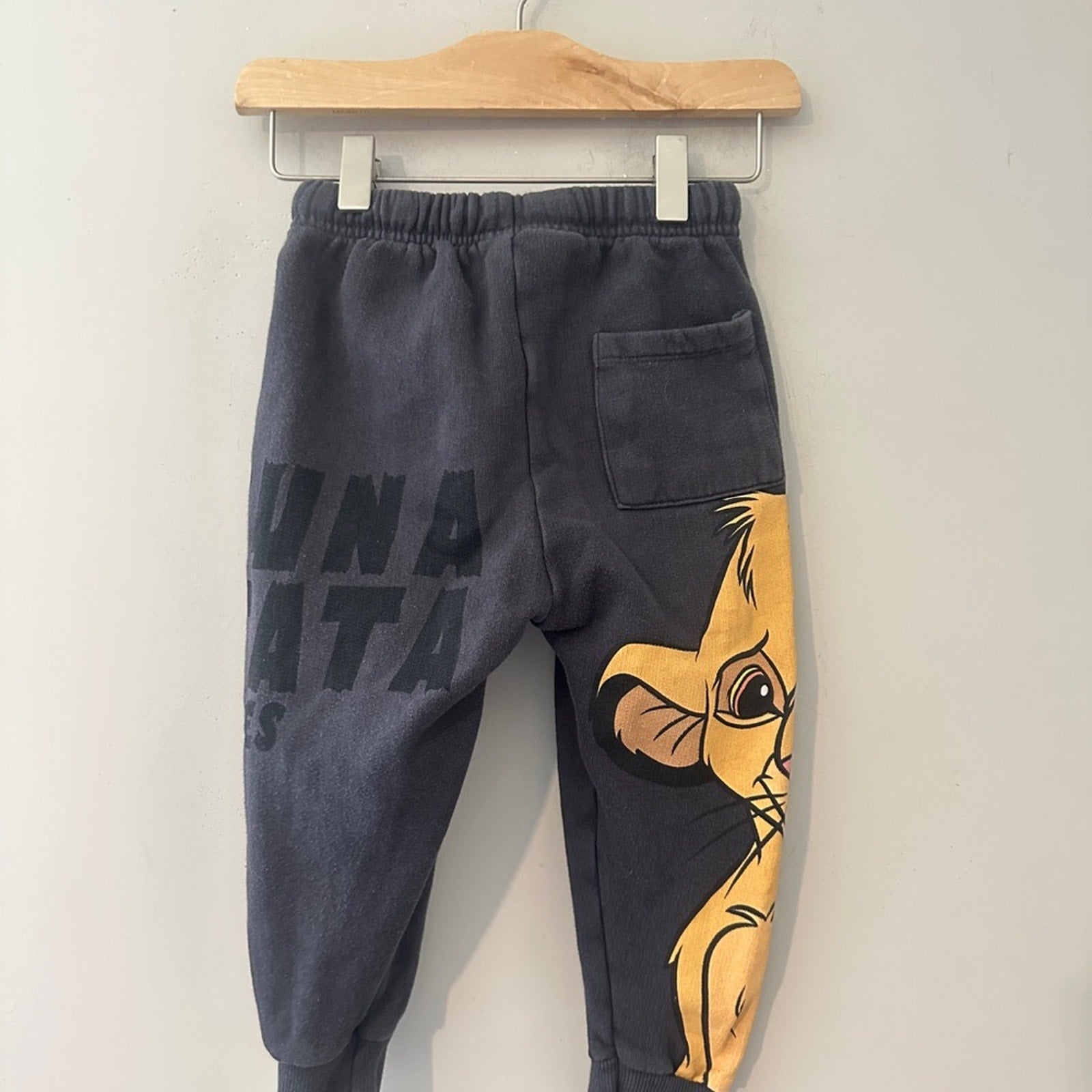 zara  x disney black sweatpants the lion king 3-4Y