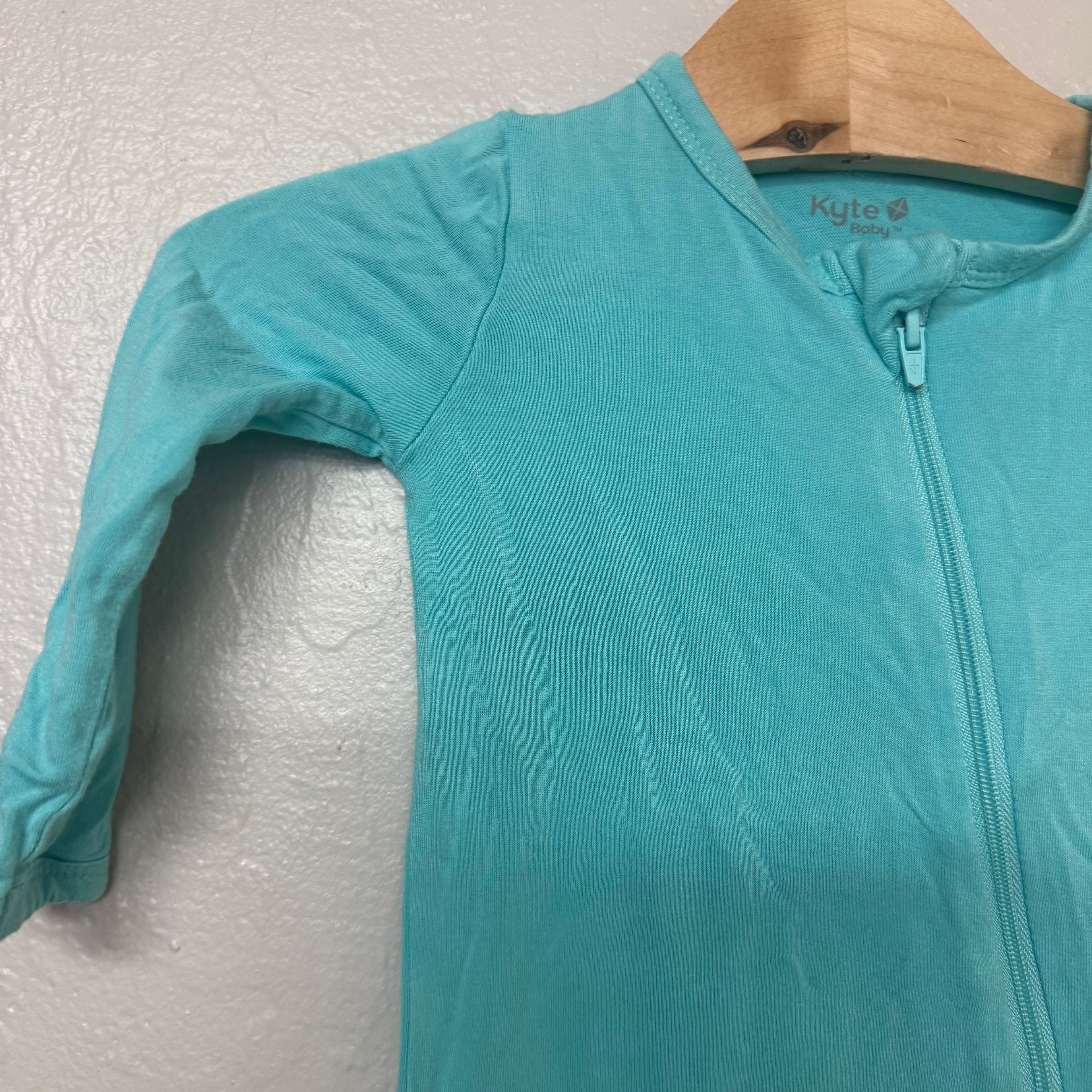 kyte baby turquoise footie 12-18M