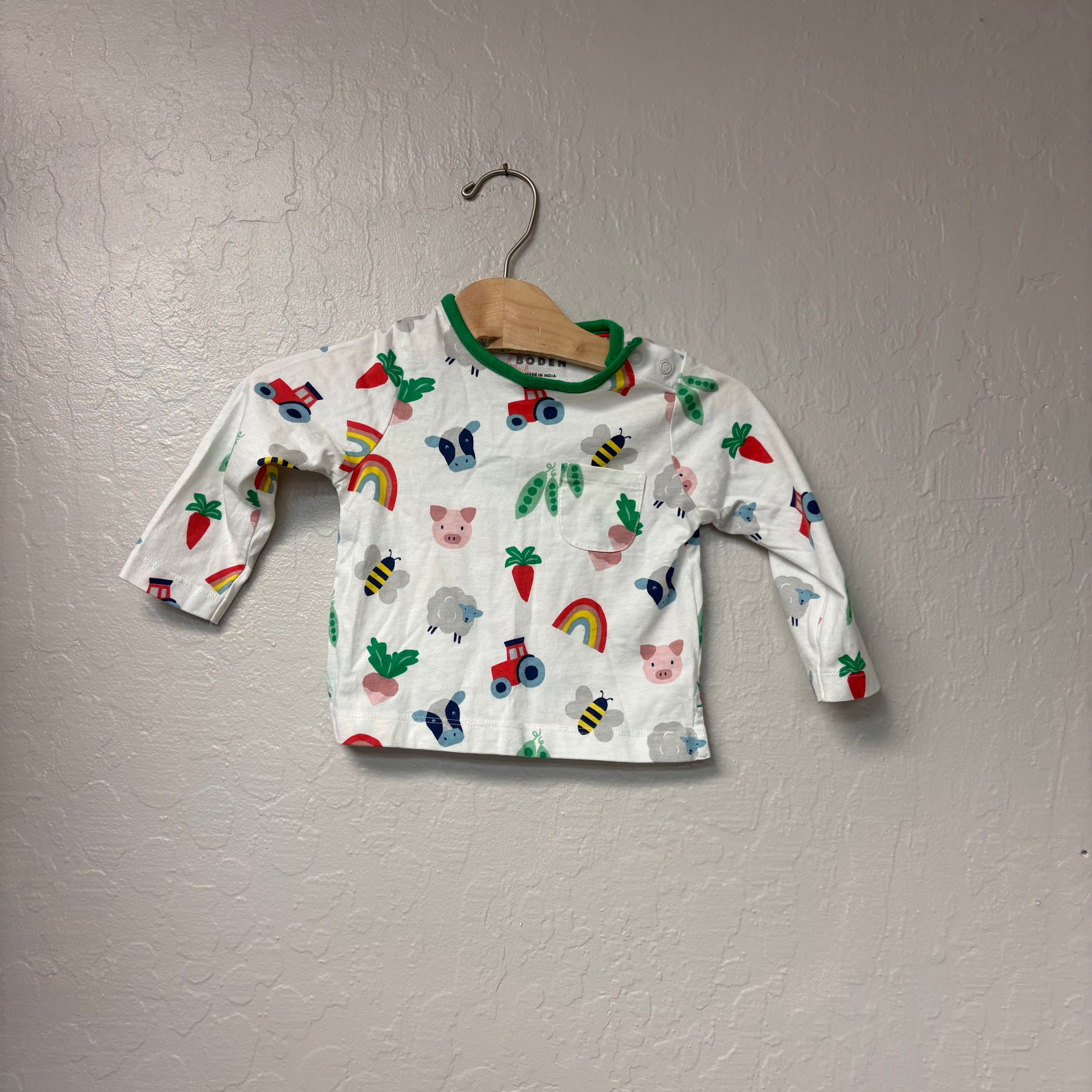 mini boden boys’ white long sleeve tee with animal print 3-6M
