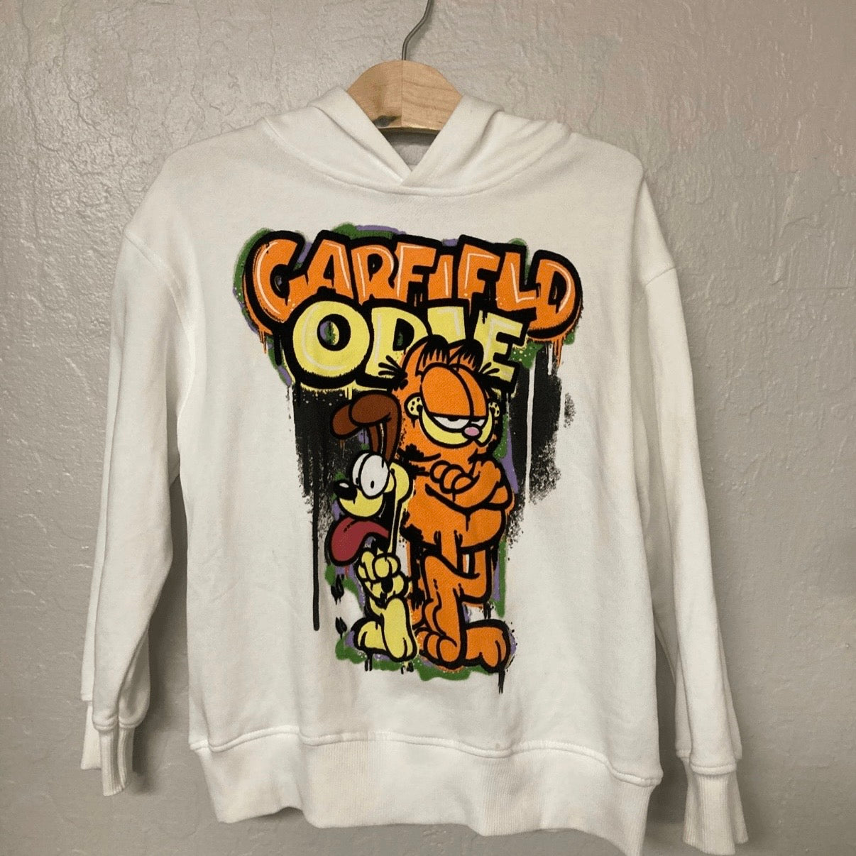 zara boys’ white garfield hoodie