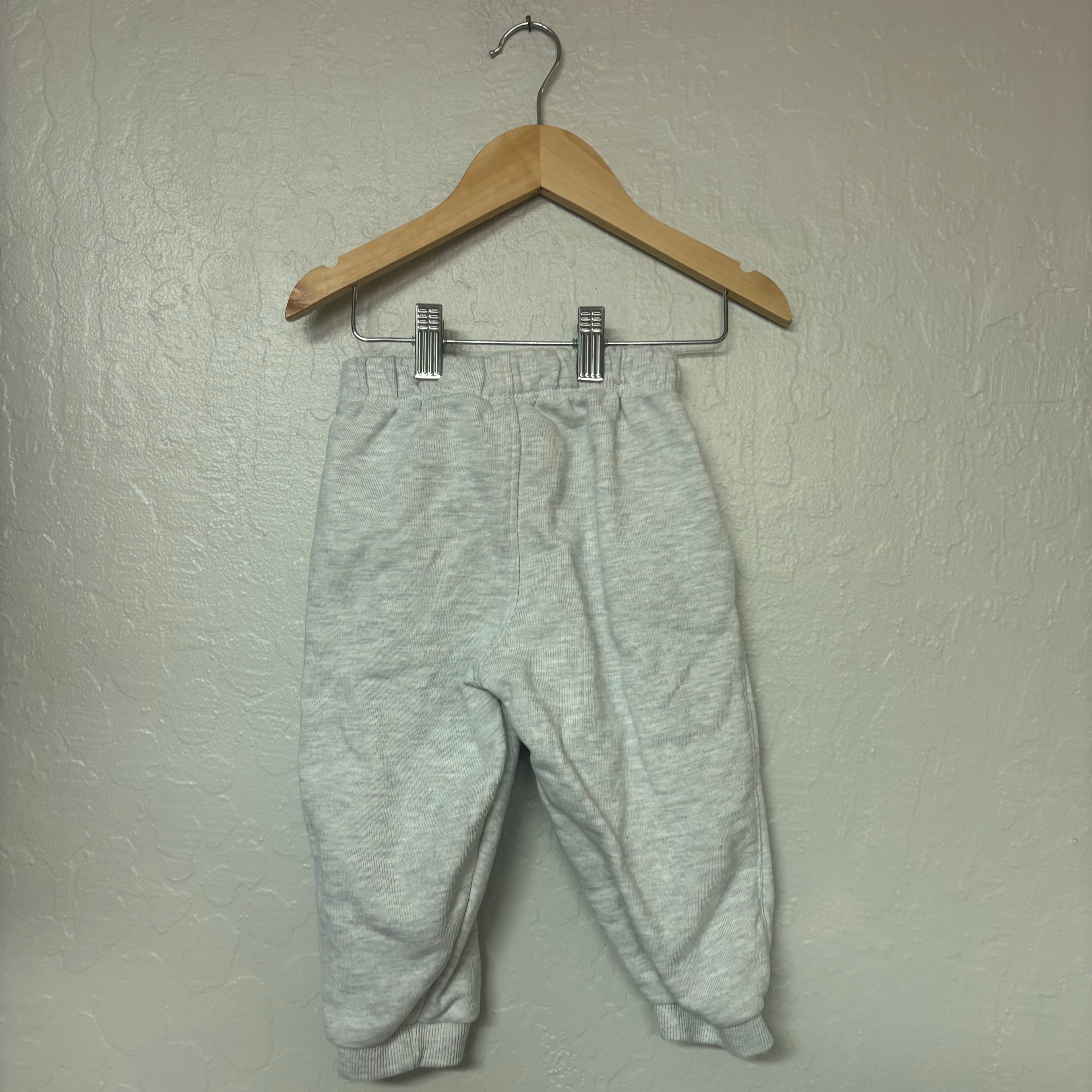 zara boys gray sweatpants with tag on side 2Y